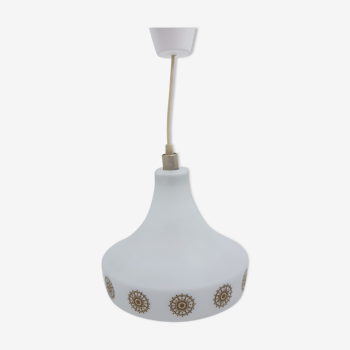 Hanging in Scandinavian opaline golden motifs