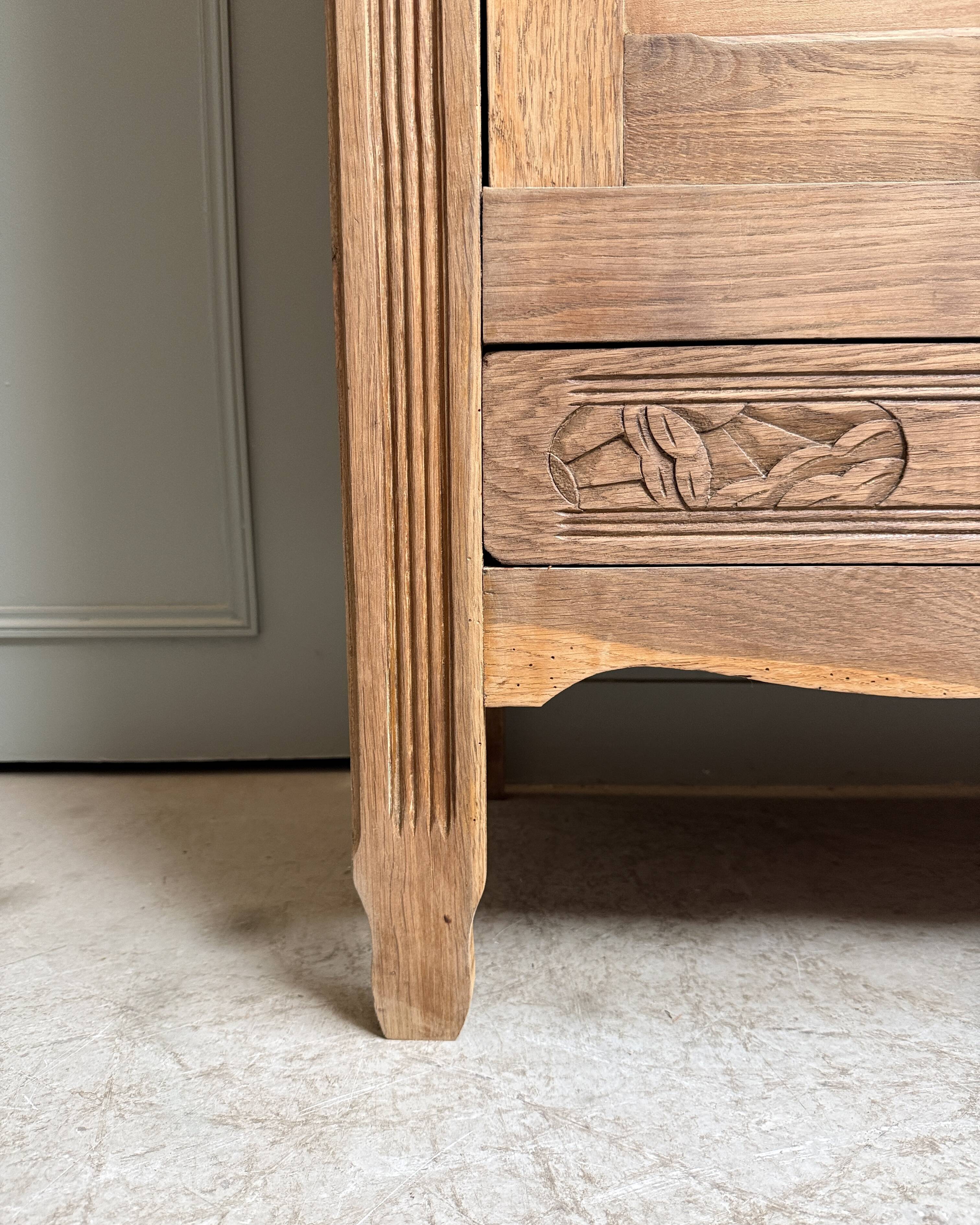 Renovated Art Deco bonnetière