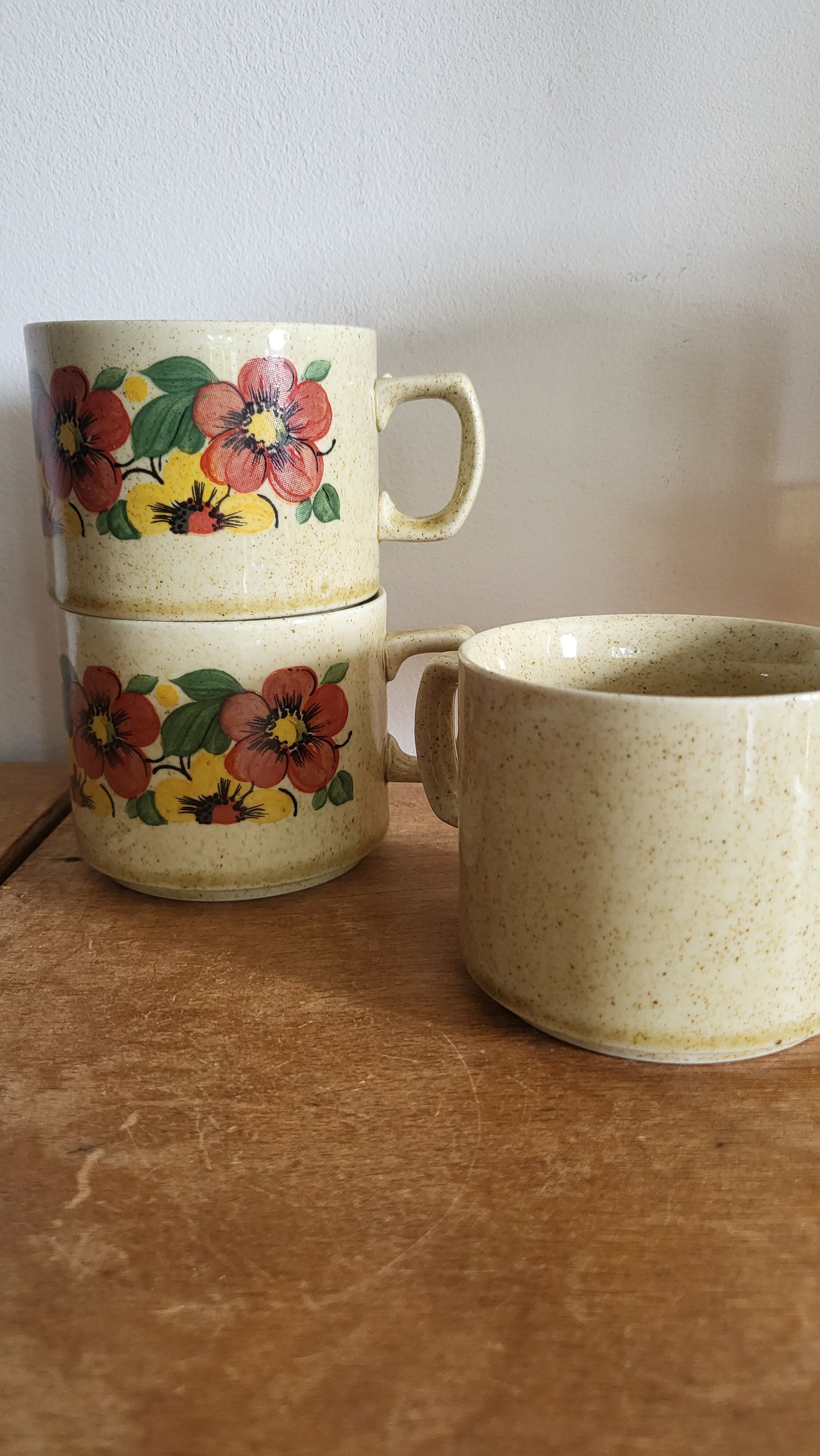 Lot 3 ceramic flower cups