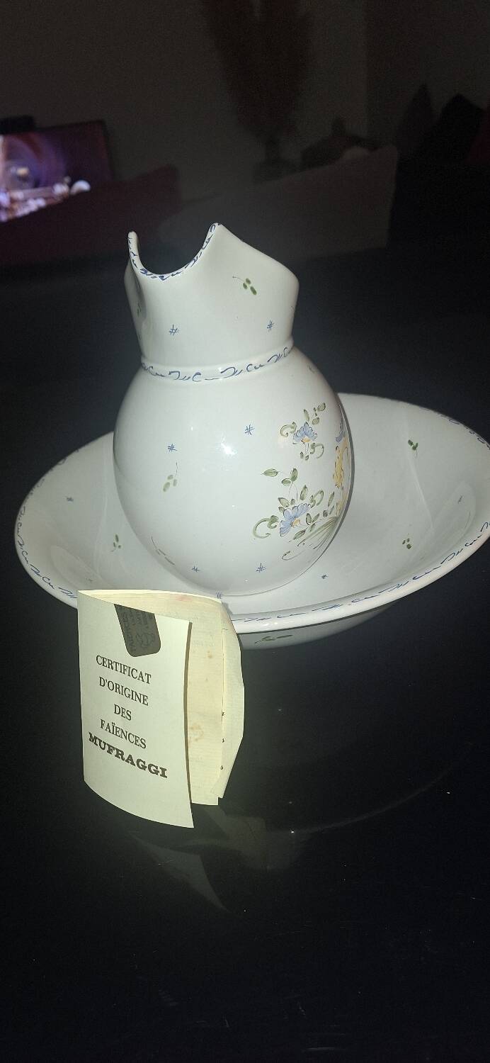 Vase Moustiers workshop A.Baratta (A.B)