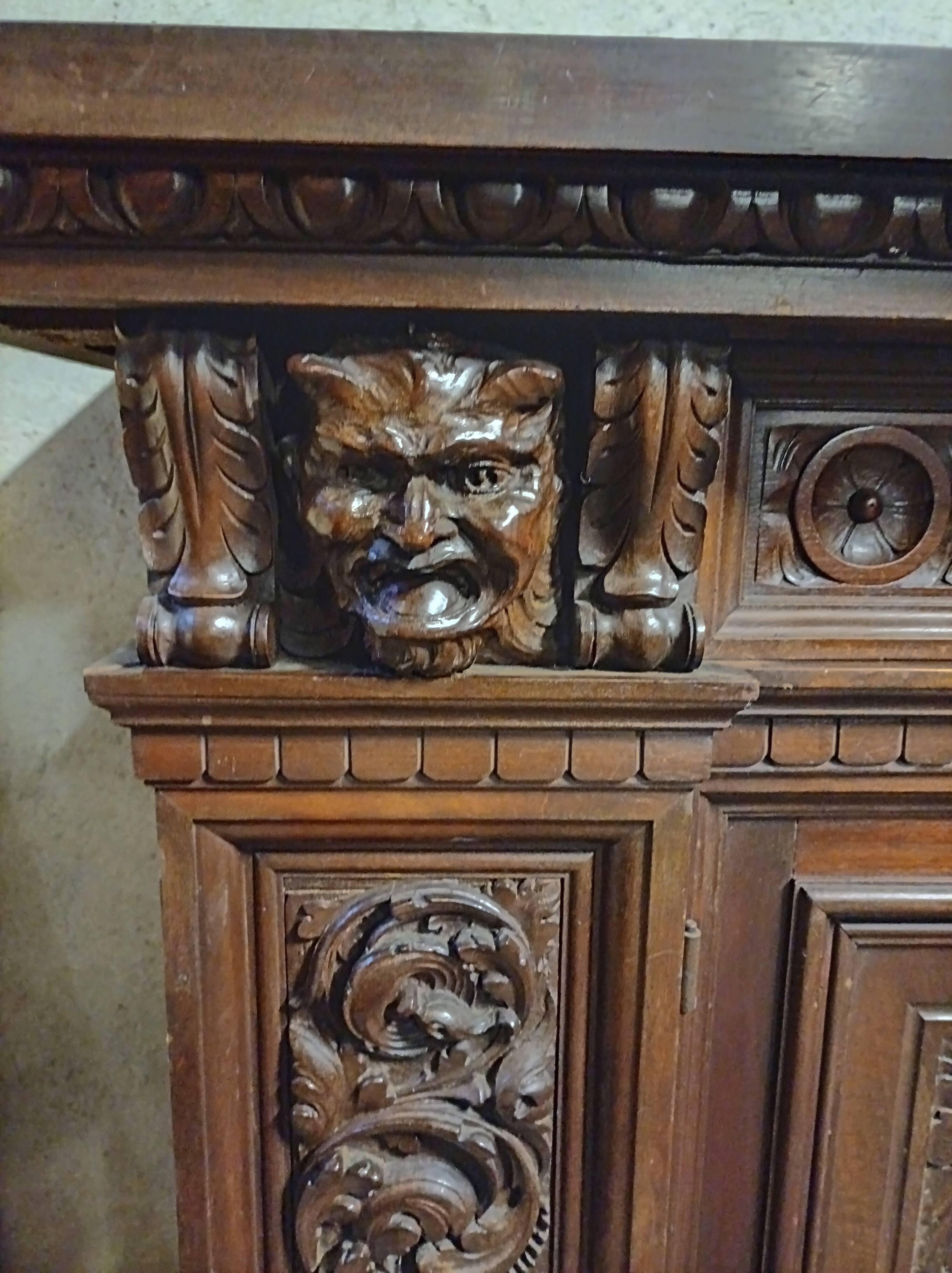 Sideboard style Renaissance