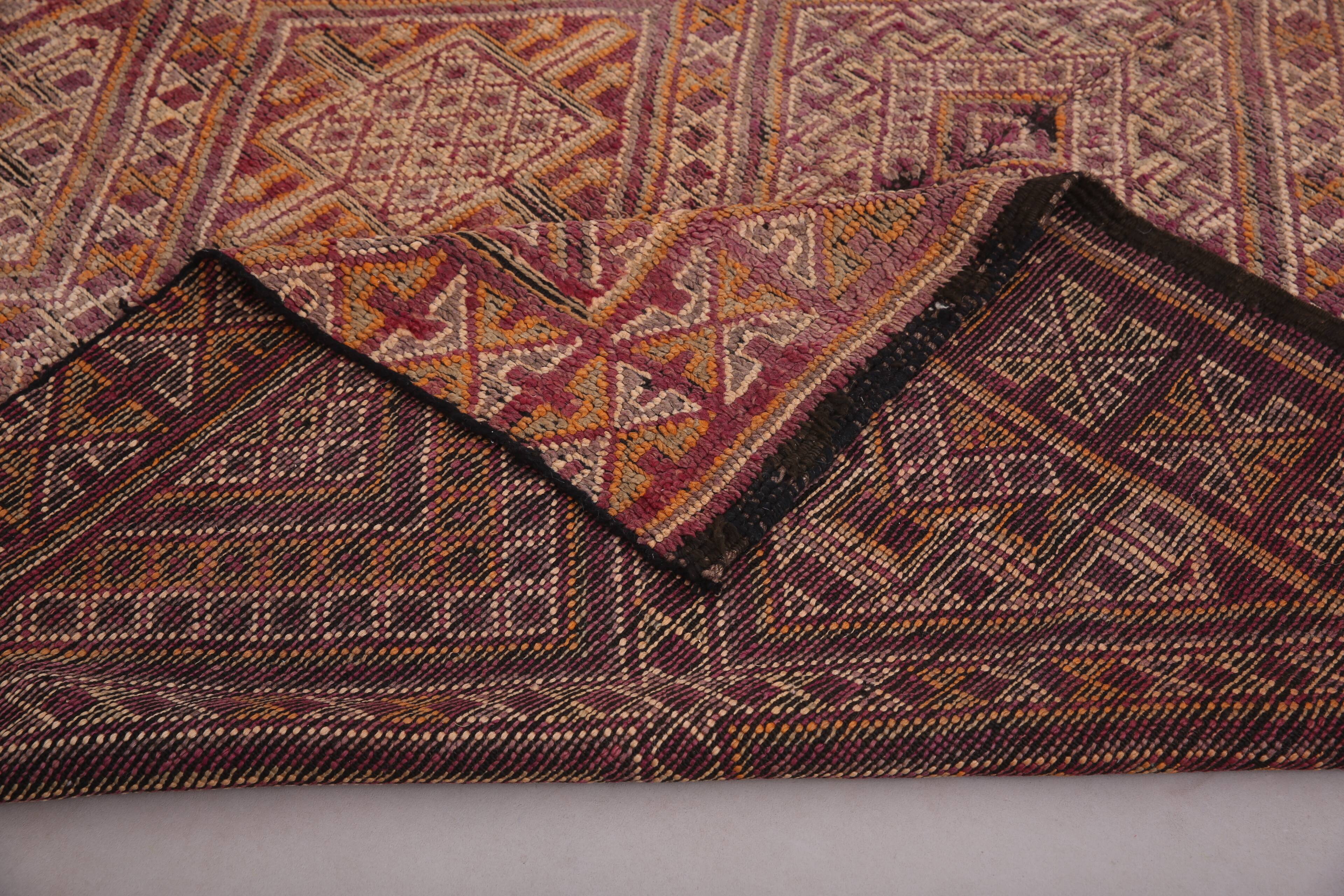 Vintage Beni Mguild Rug 208 x 315 cm - Berber Wool Rug - Moroccan Rug