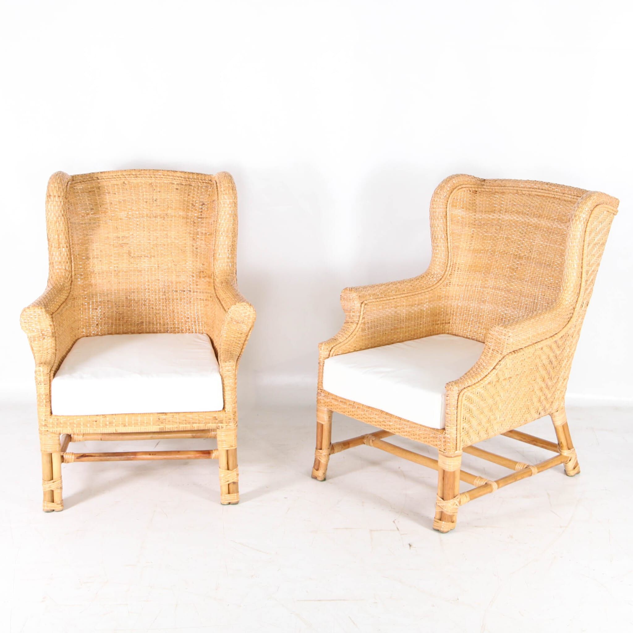 Paire de fauteuils club en rotin