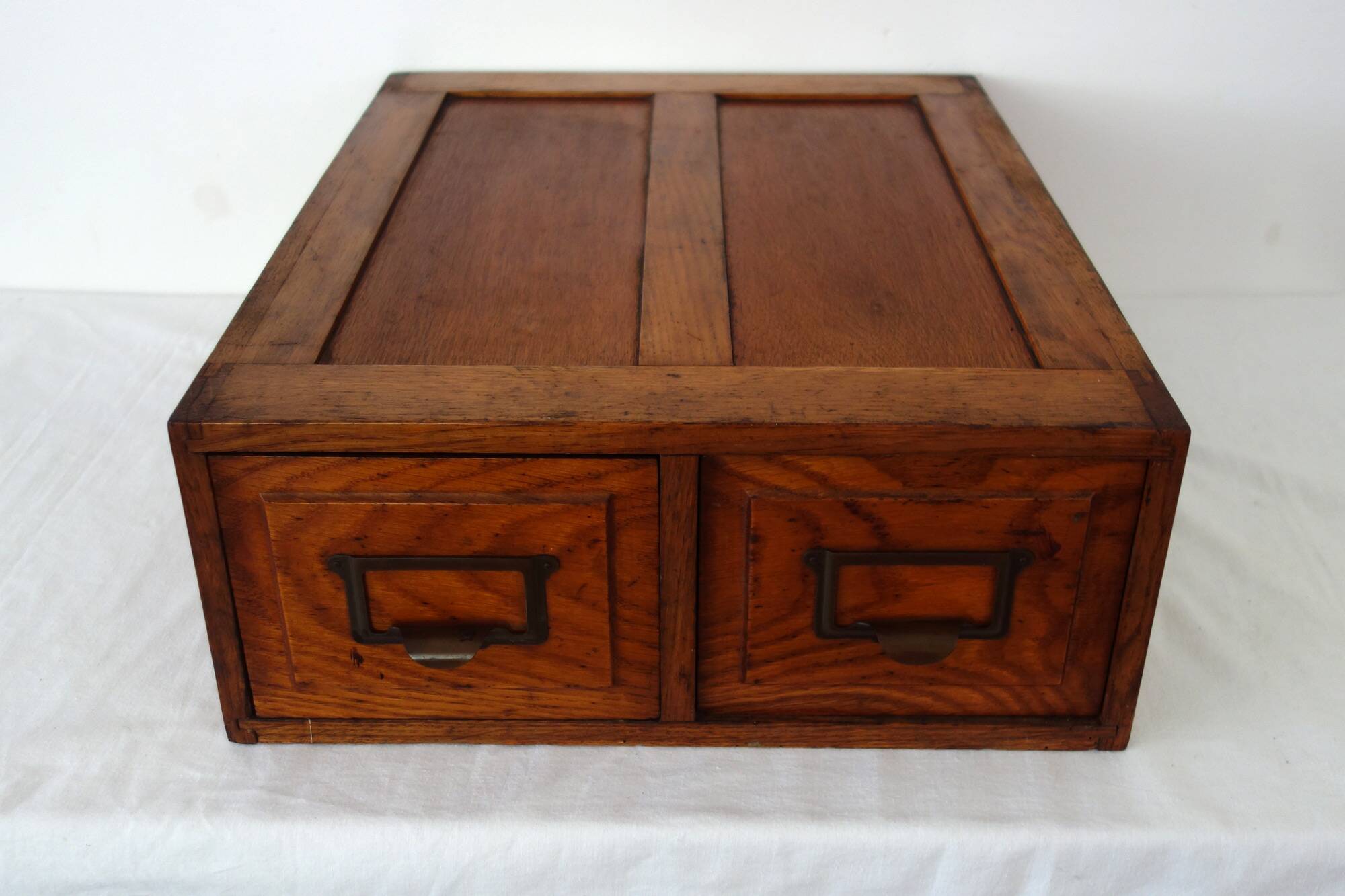 Vintage 2-drawer oak filing cabinet