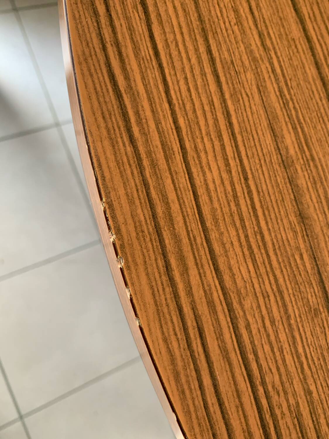 Table ronde en formica