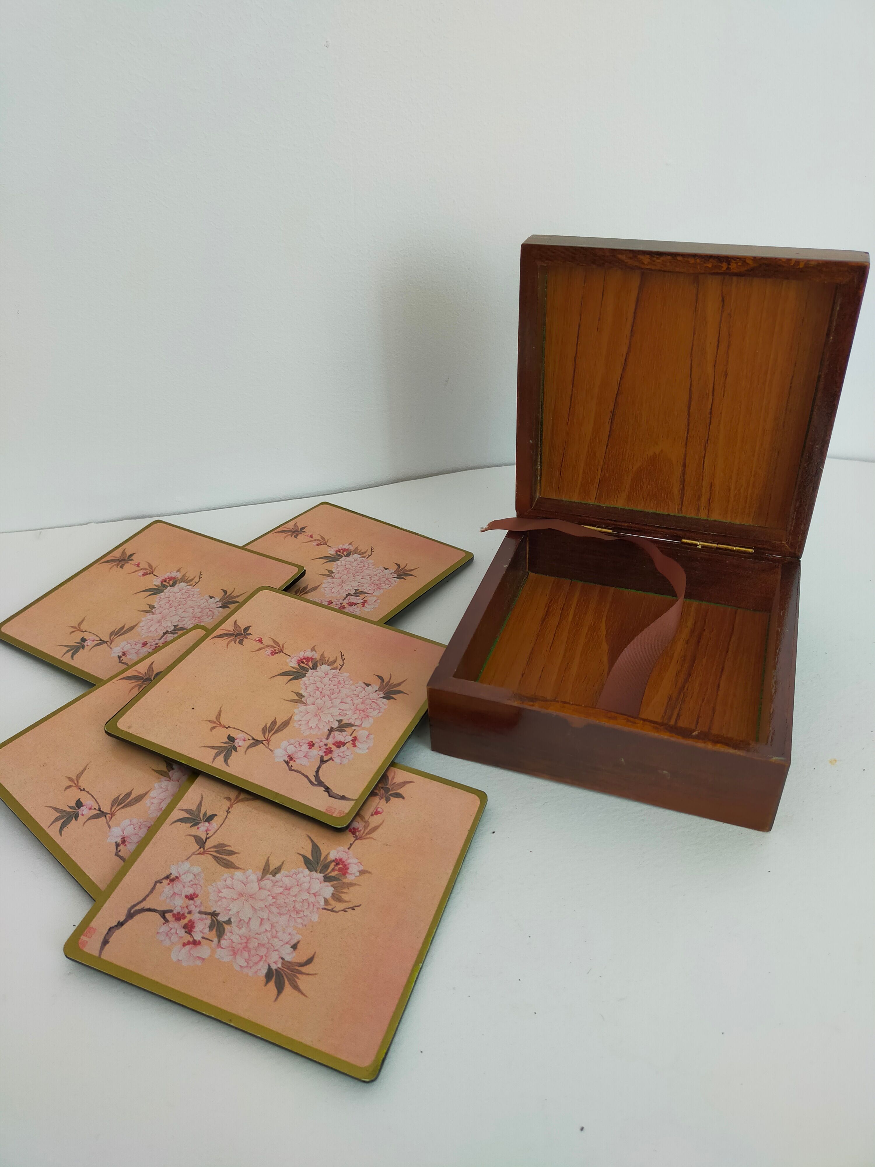 Asian wooden coaster in box