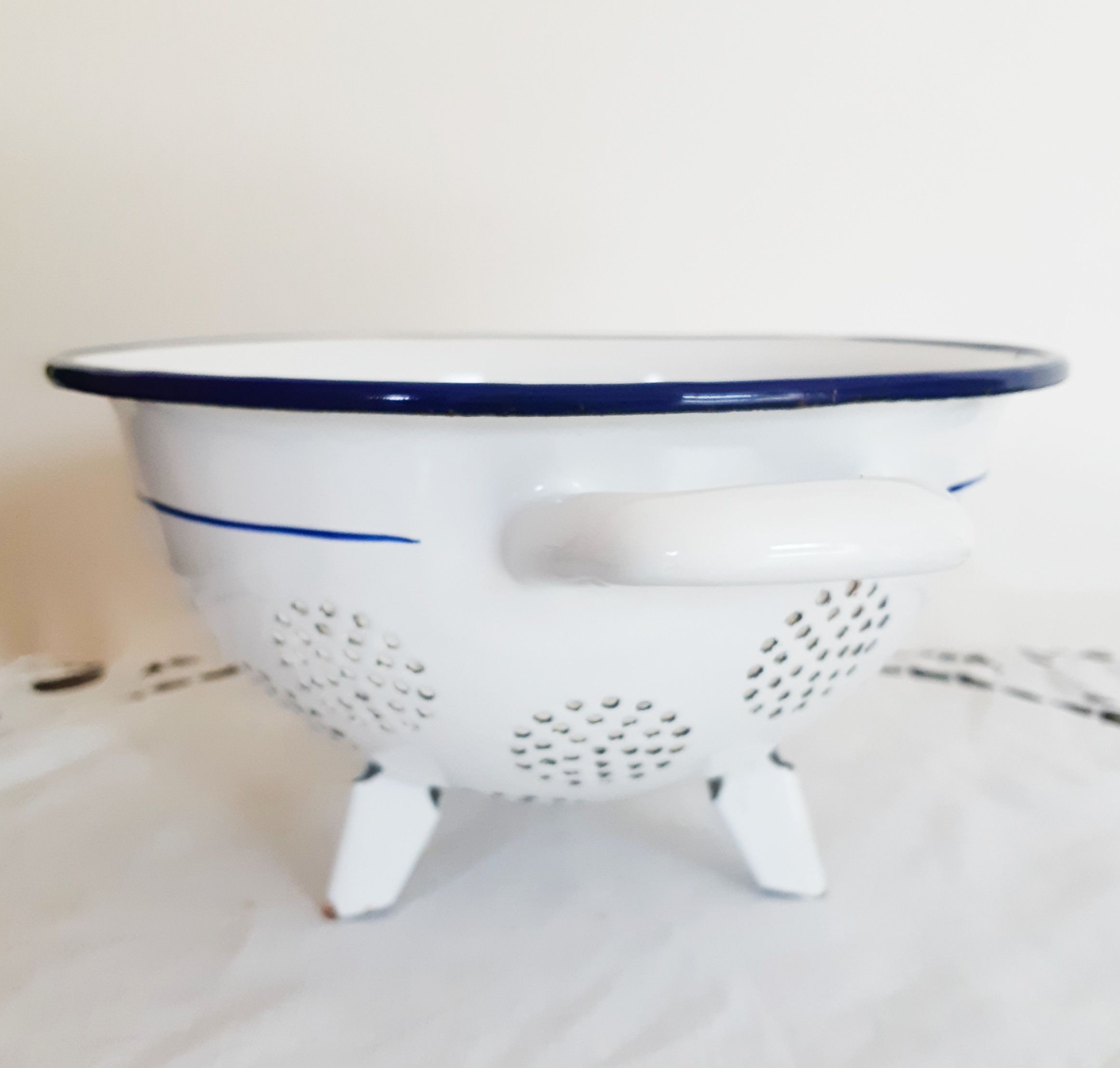 Strainer 3 feet in white enamel vintage French 30s