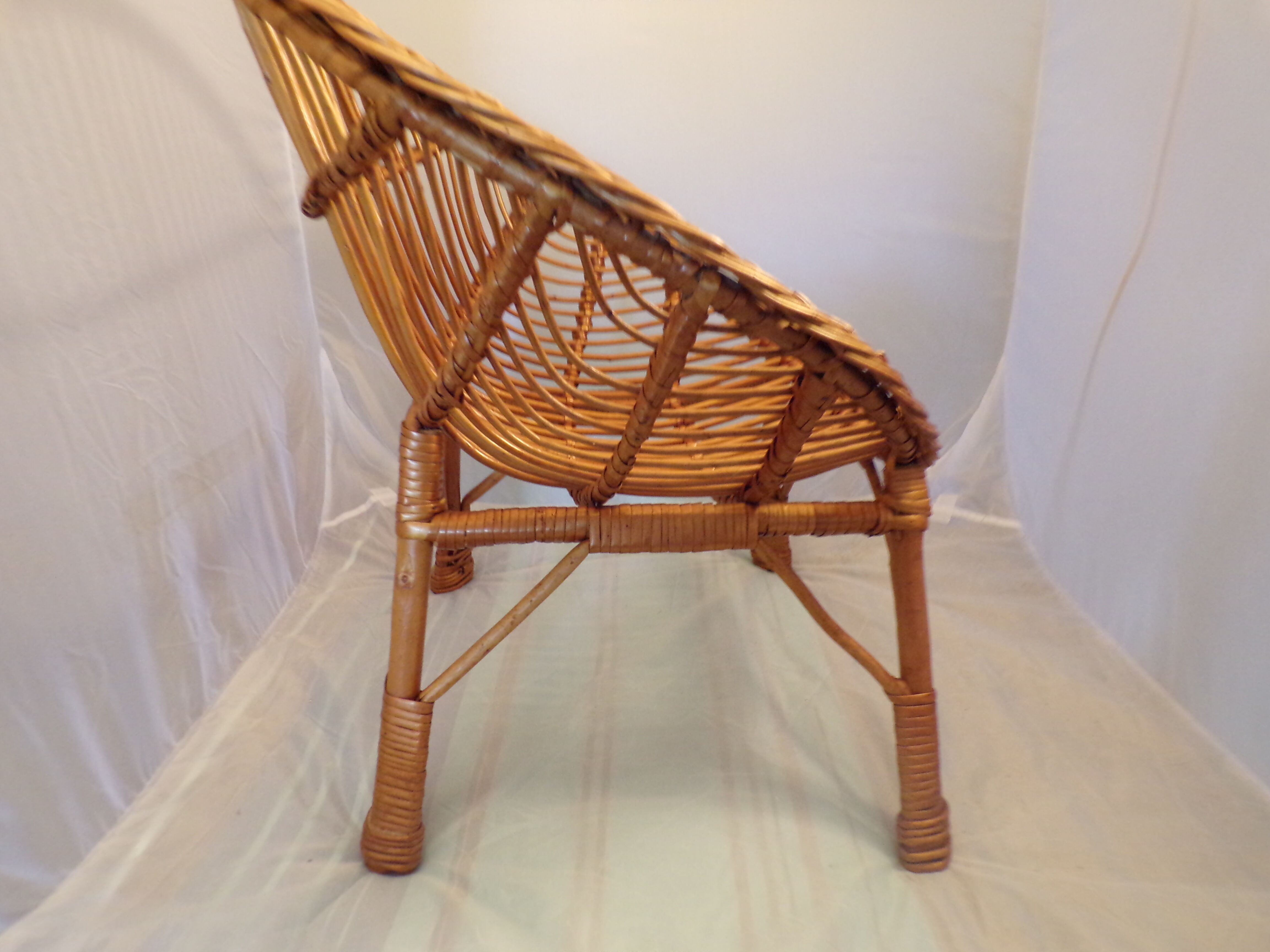 Chaise enfant en osier vintage