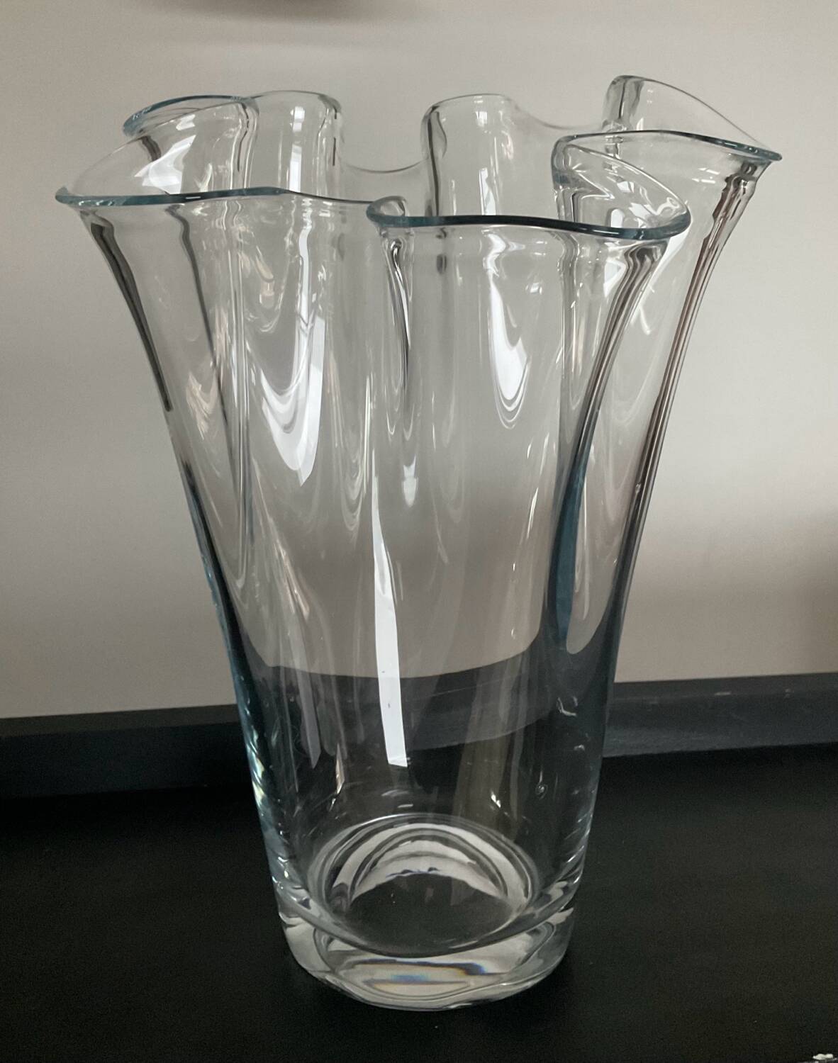 Vase mouchoir vintage en verre soufflé
