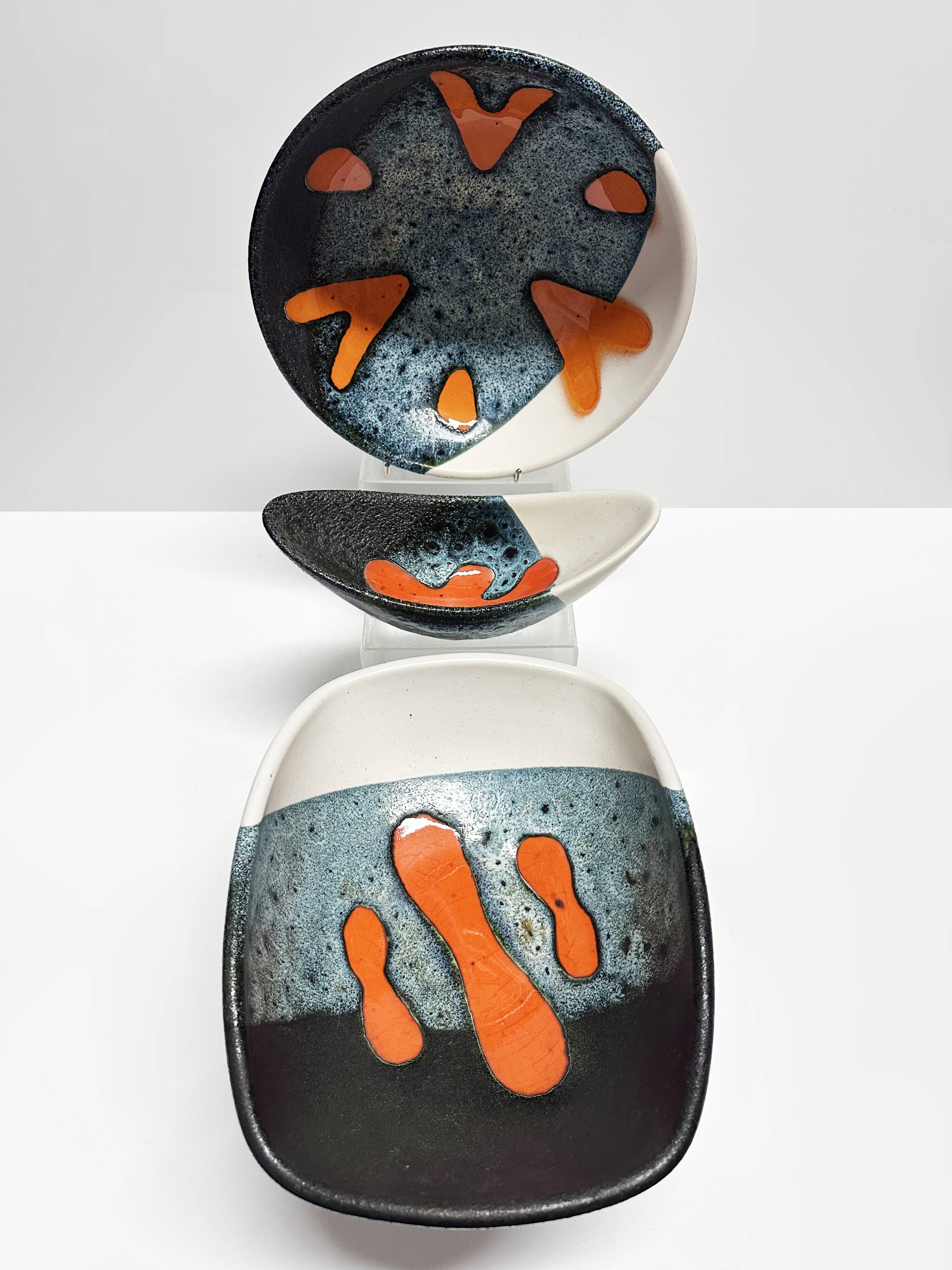 Rare set of three Elchinger Atelier ceramic bowls. France, 1950.