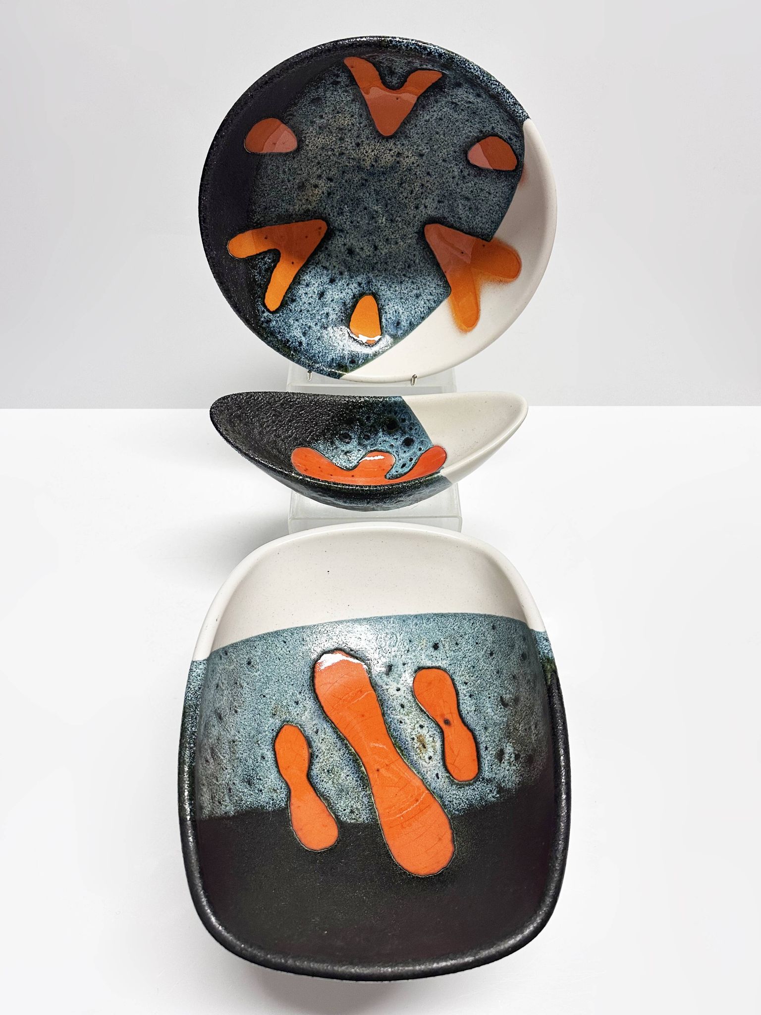 Rare set of three Elchinger Atelier ceramic bowls. France, 1950.