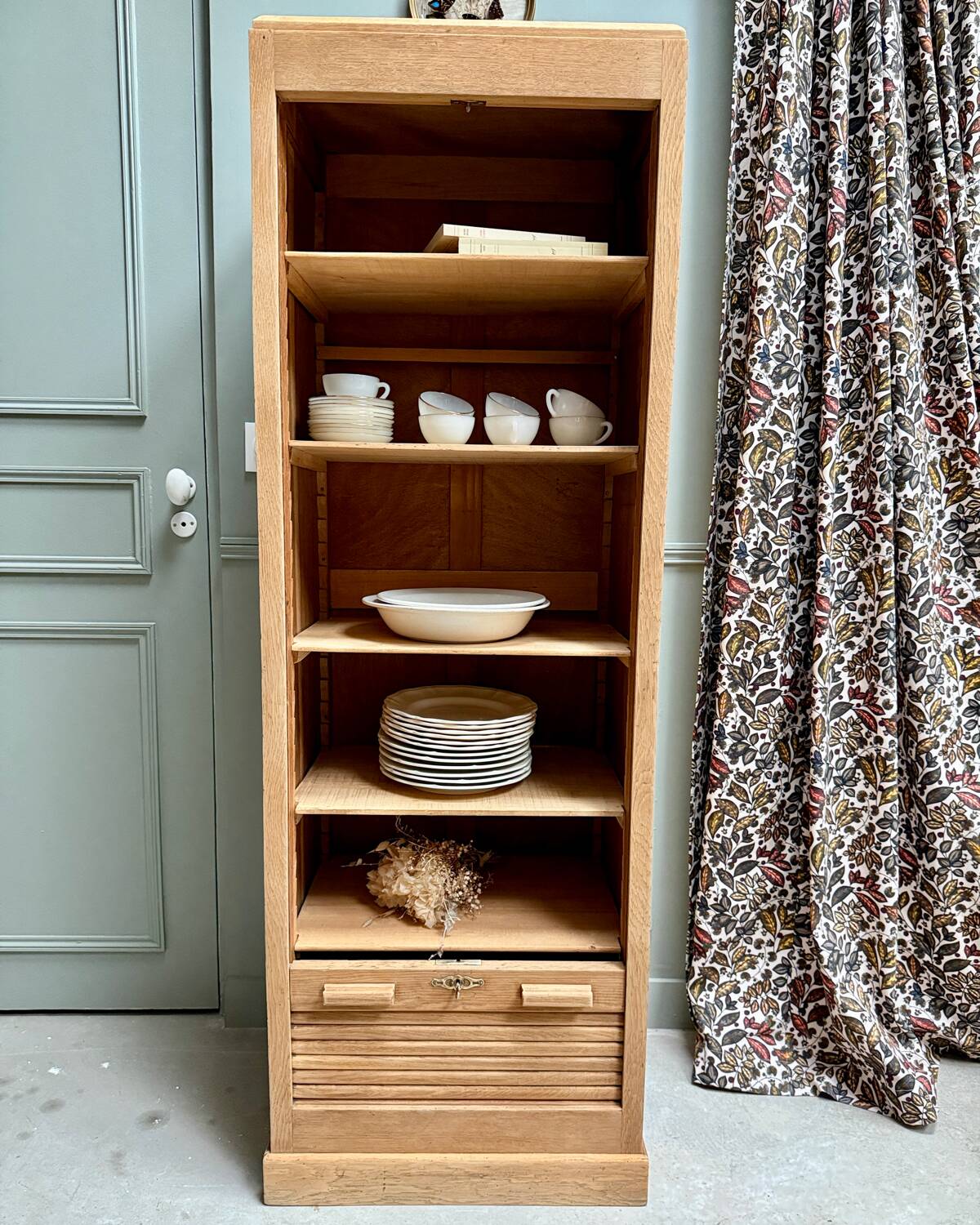 Filing cabinet with curtain (refurbished)