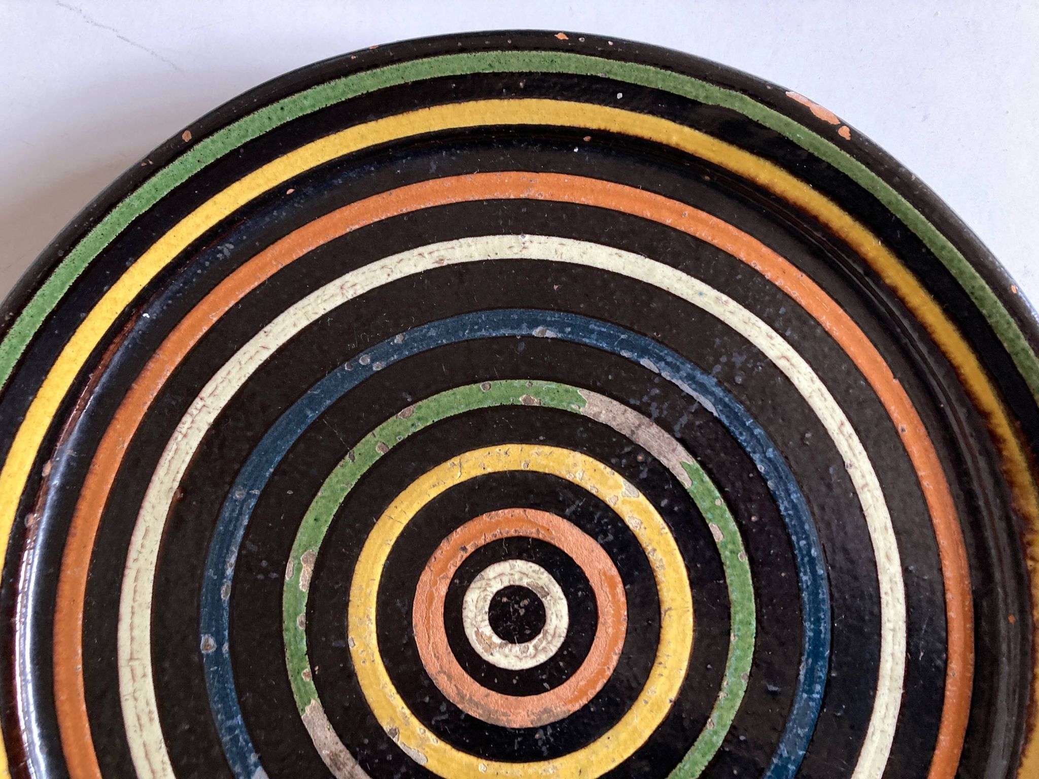 Plat vide poche cible XXL en terre vernissée de Marnaz 1950
