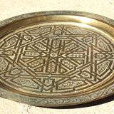 Grand plateau en cuivre ciselé Marocain / 62 cm de diamètre