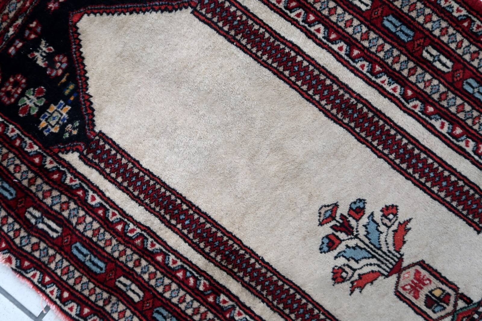 Tapis de prière vintage pakistanais Lahore fait main en laine – 60 x 93 cm