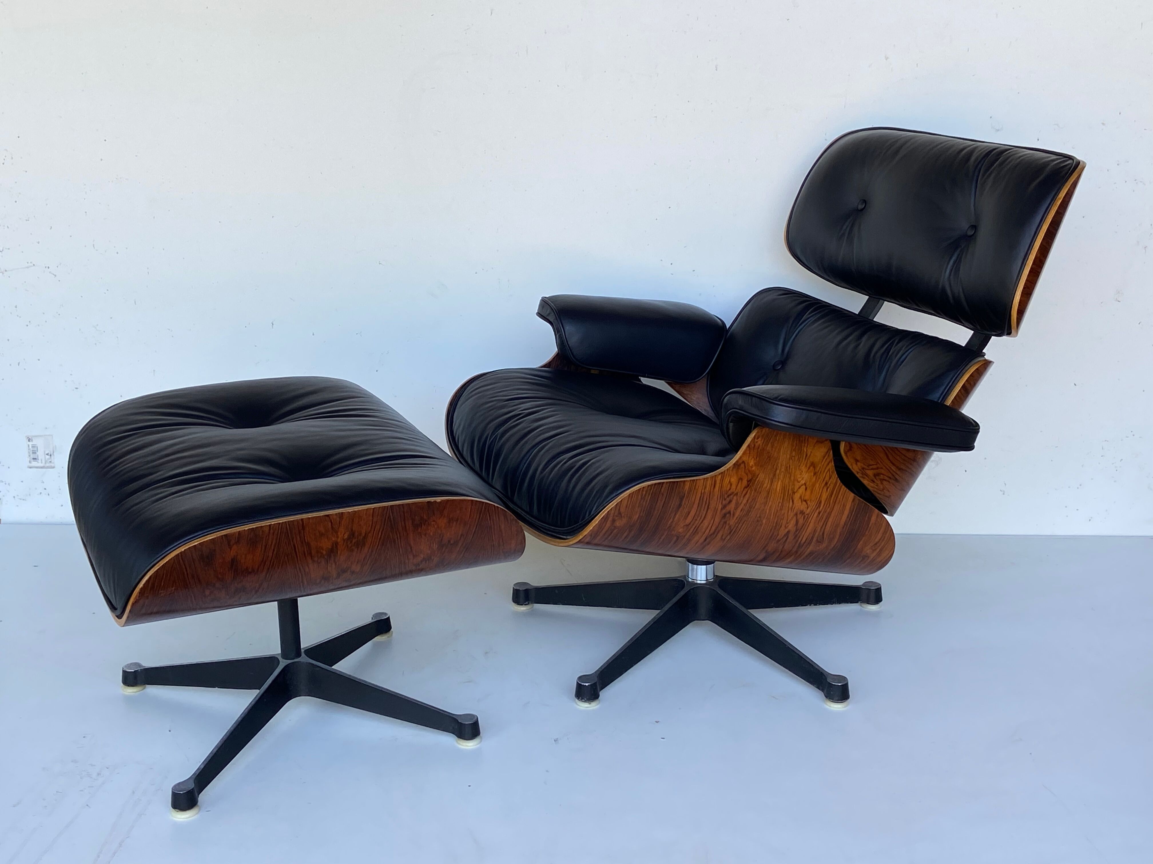 Armchair Lounge chair and Ottoman black, Charles & Ray Eames edition International furniture 1970