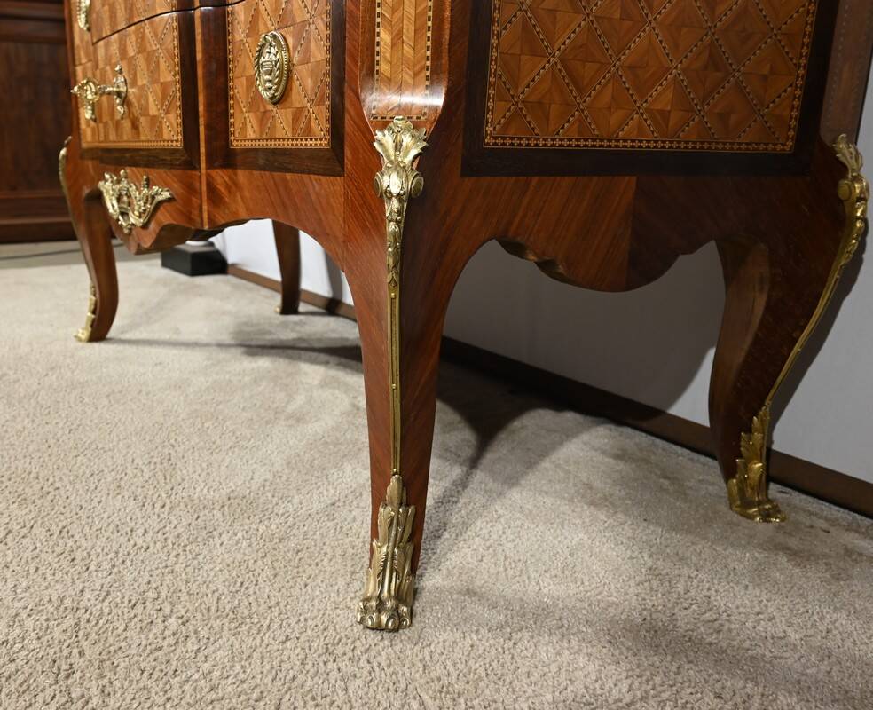Rosewood and Amaranth chest of drawers, Louis XV / Louis XVI Transition style – Late 19th century