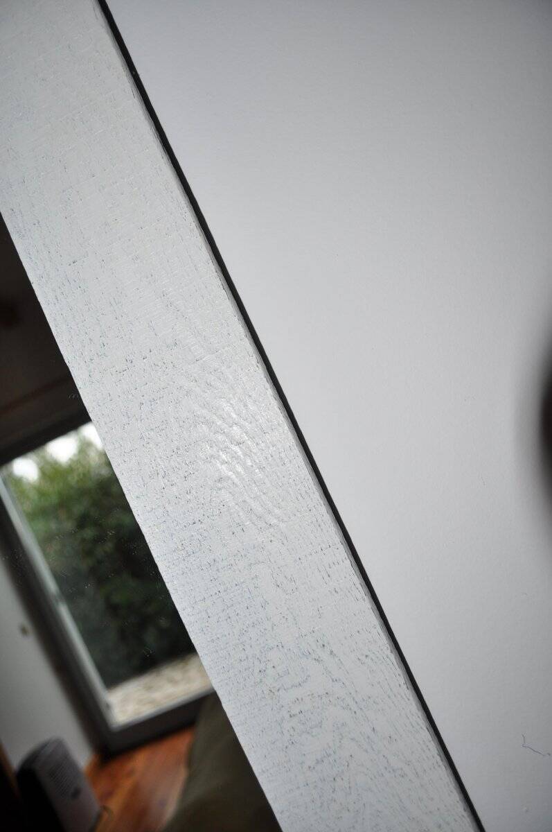 Miroir mural rectangulaire blanc encadrement bois peint et verre, années 1980, 59x119 cm