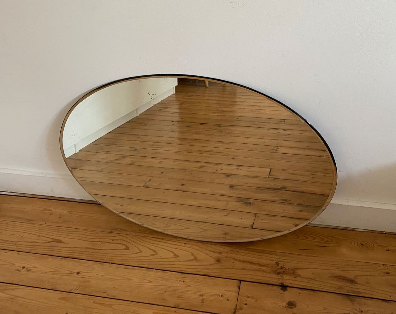 Oval bevelled mirror - 72x51cm