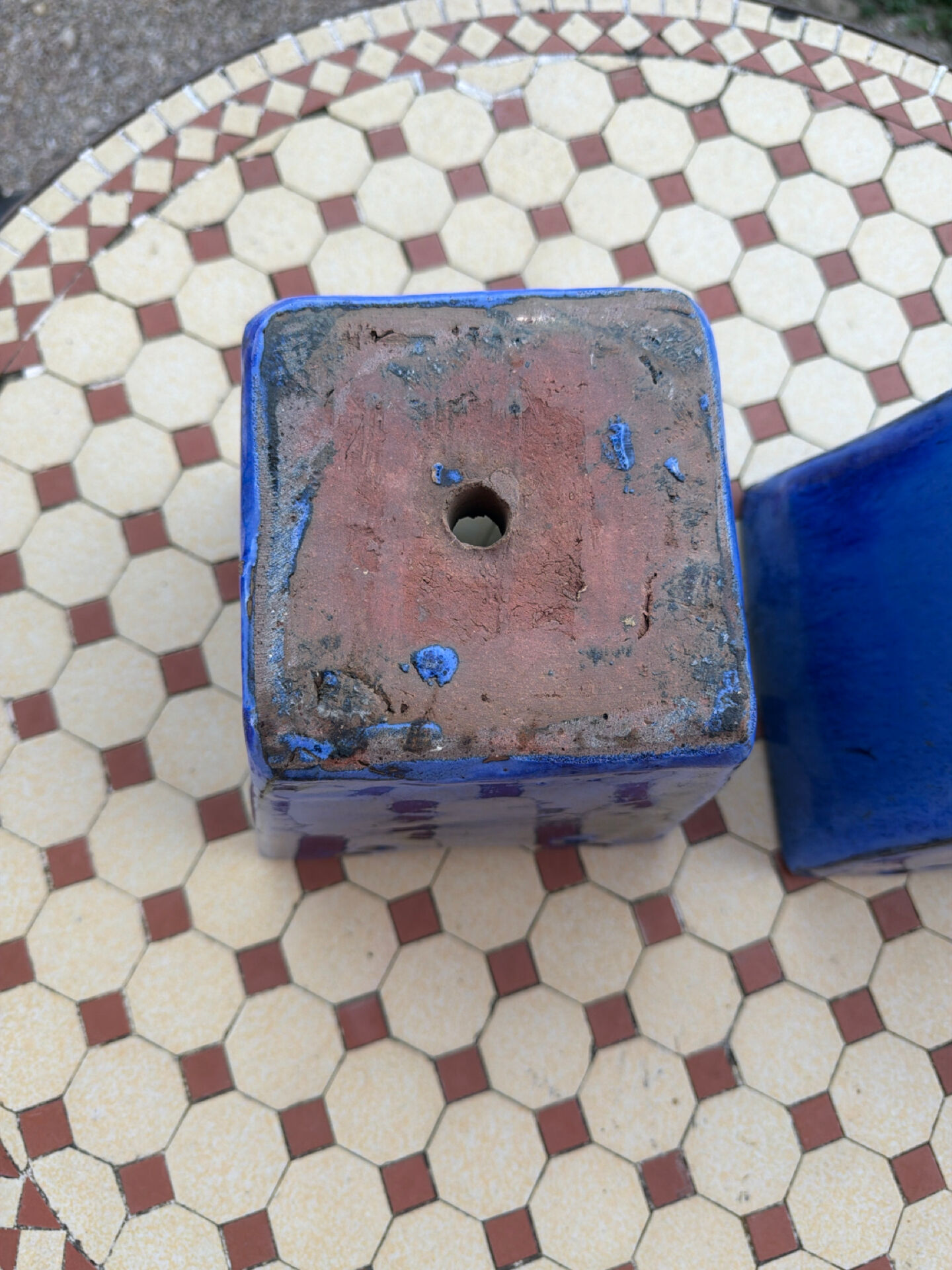 Set of two hanging pots in blue glazed ceramic.