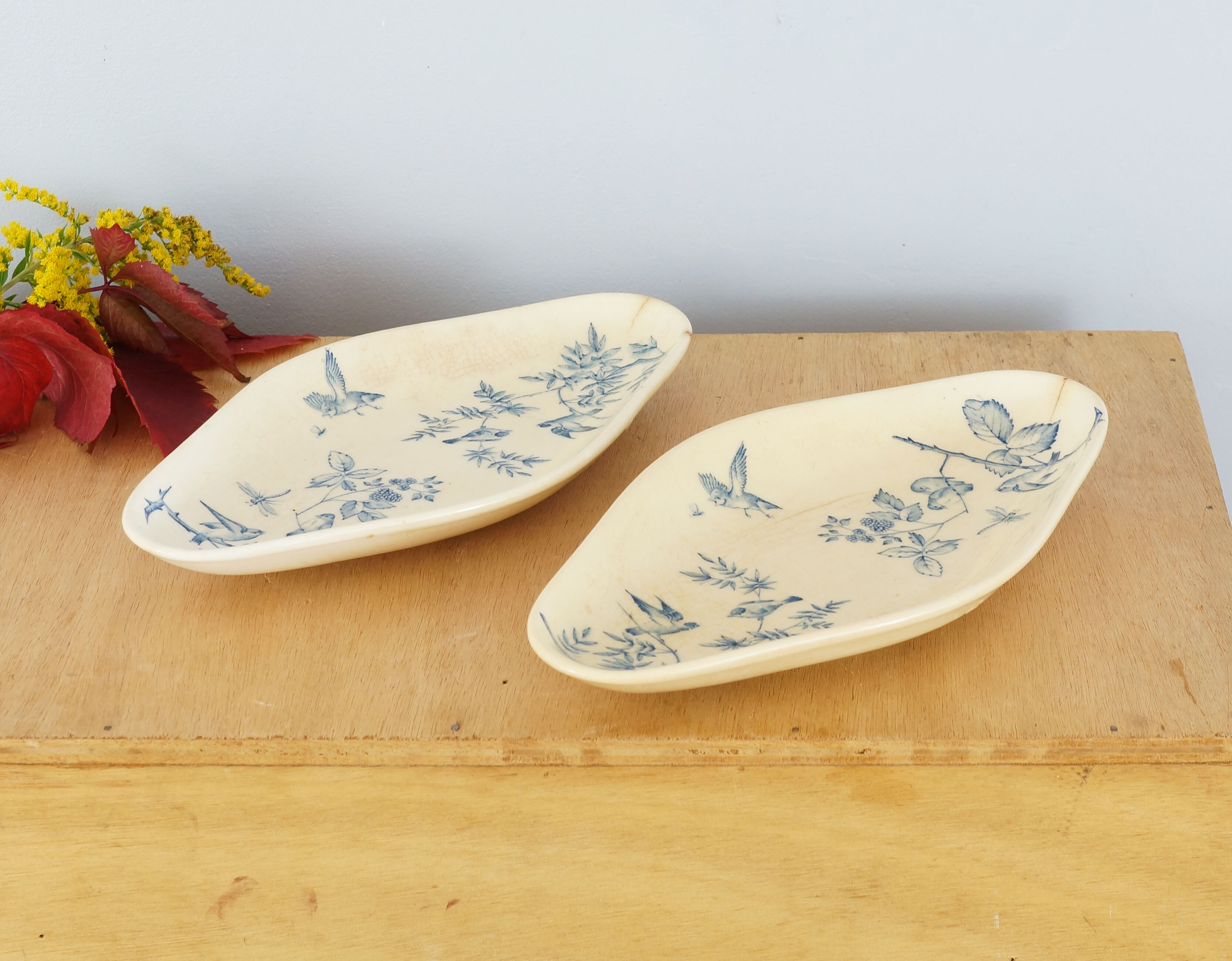 Set of two raviers or old iron soap dish