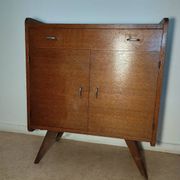 Compass leg chest of drawers