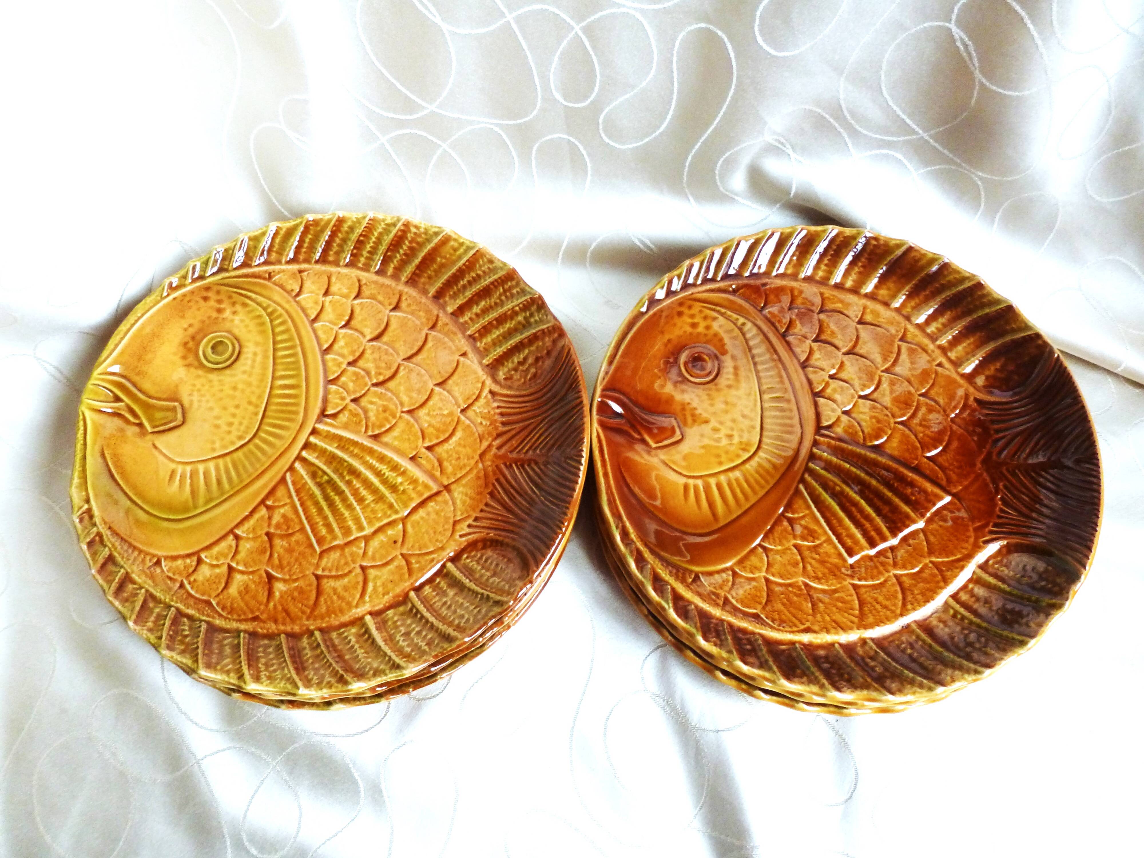 6 Sarreguemines barbotine ceramic fish plates, flat plates.