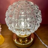 Lampe à poser globe vintage en verre moulé