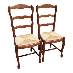 Chaises en bois et paille