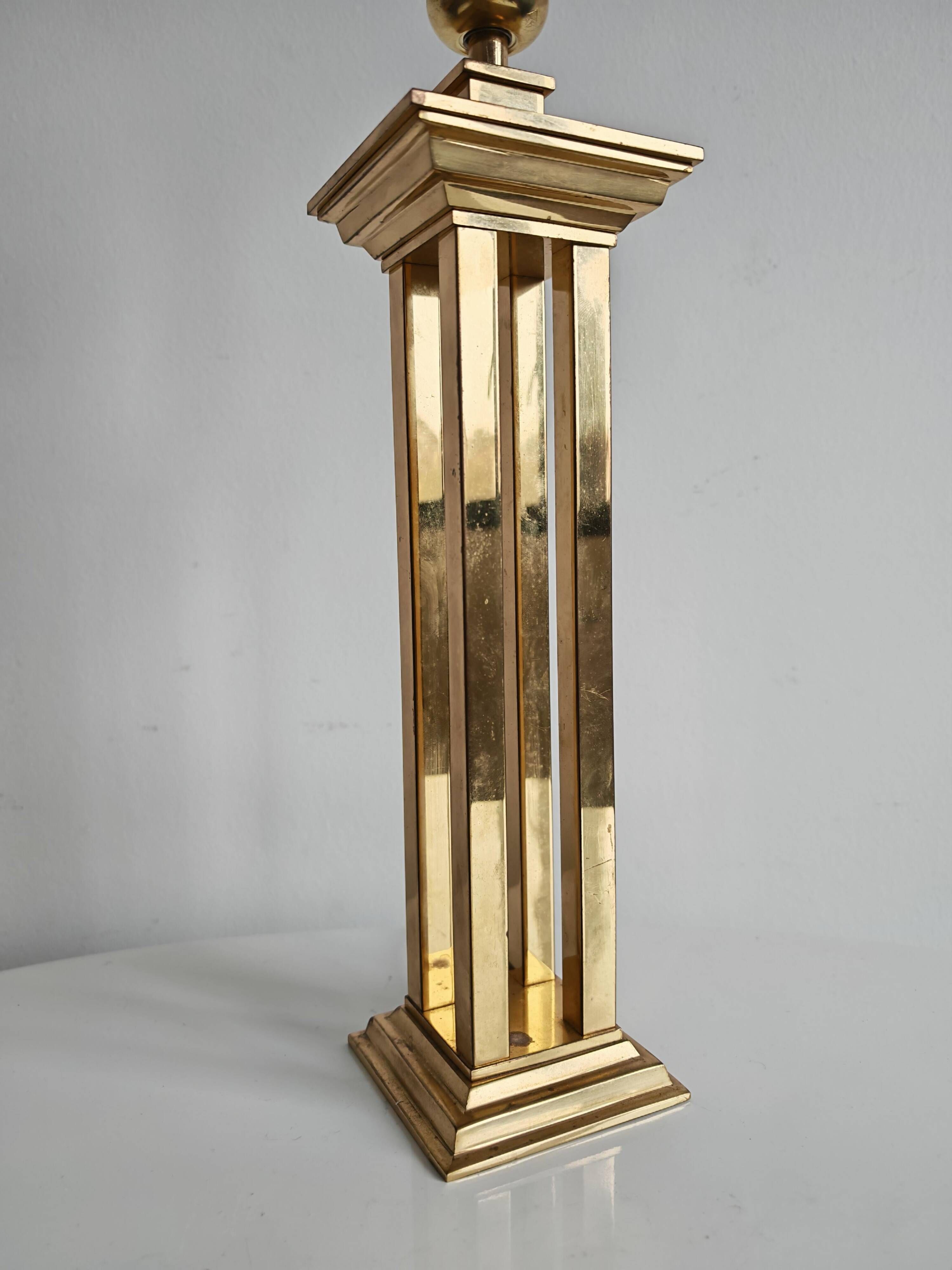 Hollywood Regency table lamp in gilded brass in the style of Willy Rizzo from the 1960s.