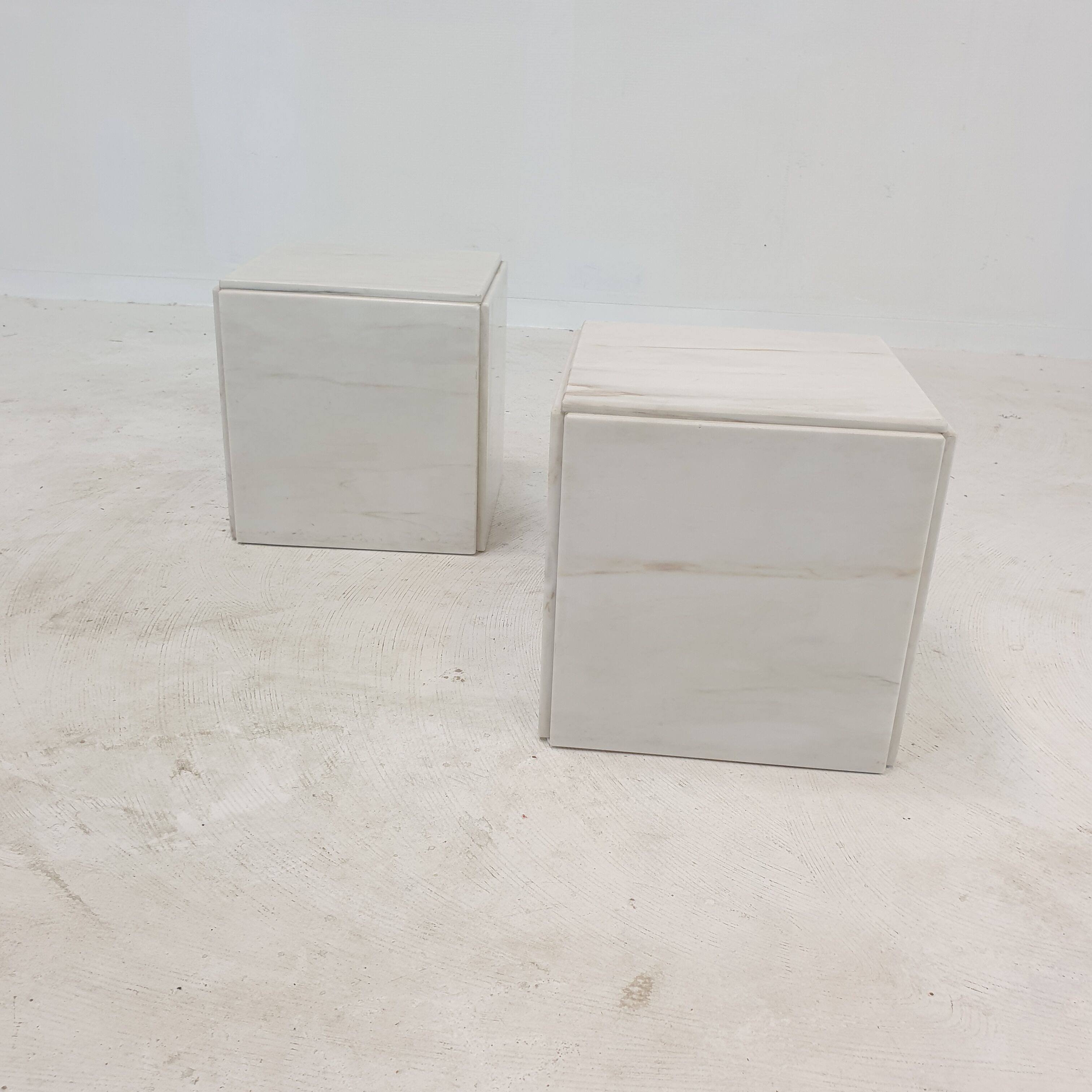 Set of 2 italian marble pedestals or side tables, 1980's