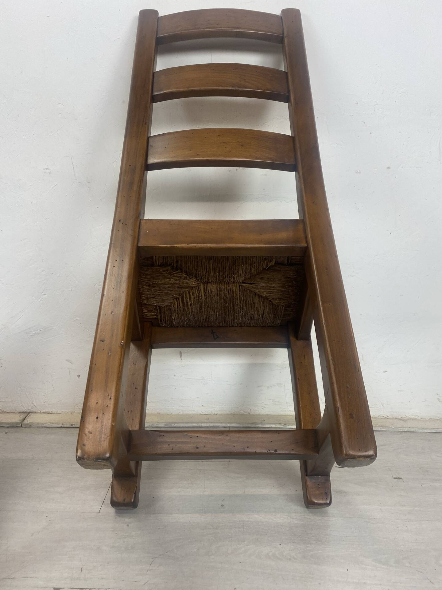 Chaises brutaliste 