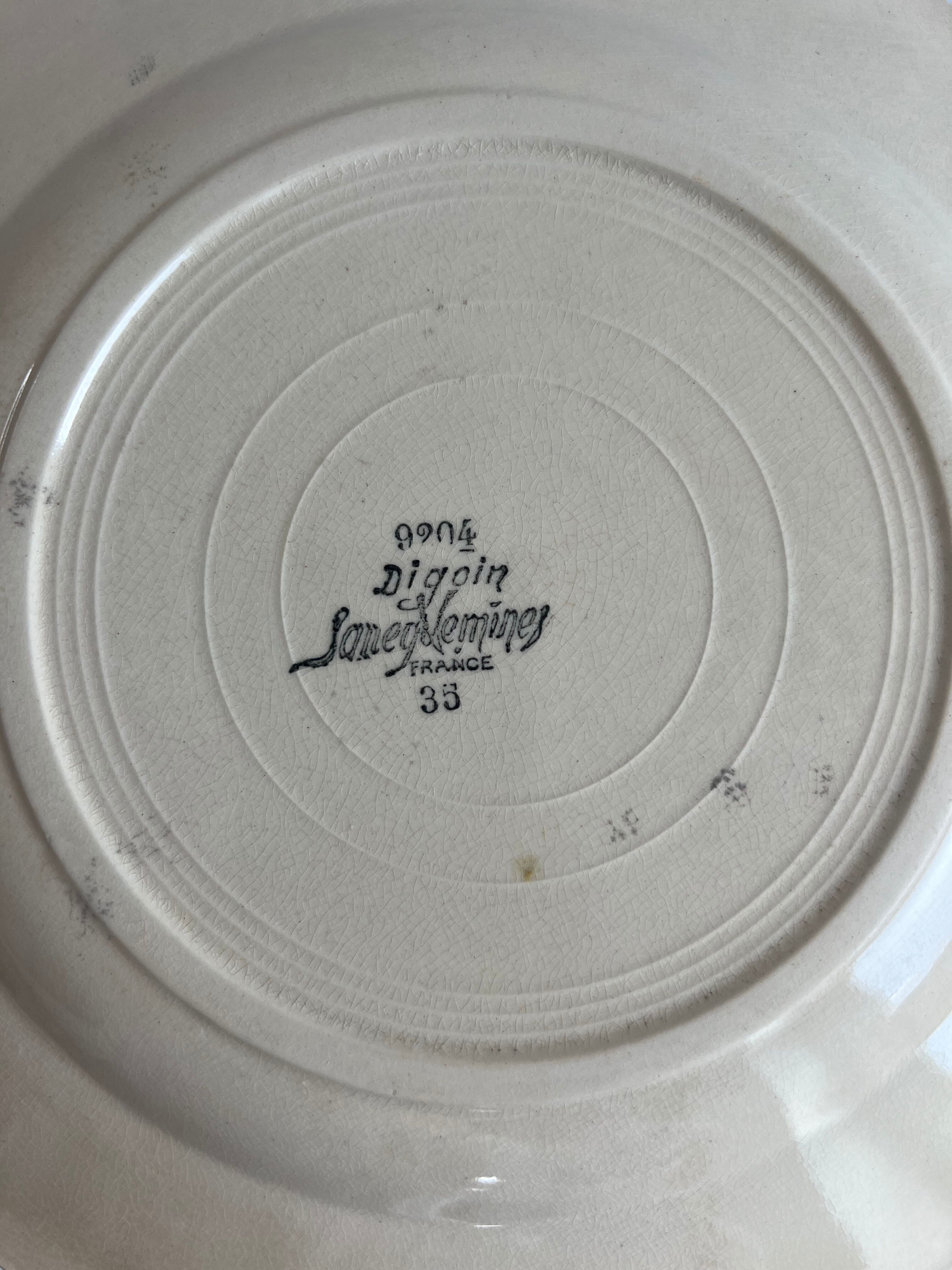 Set of 8 flat plates Sarreguemines and Digoin