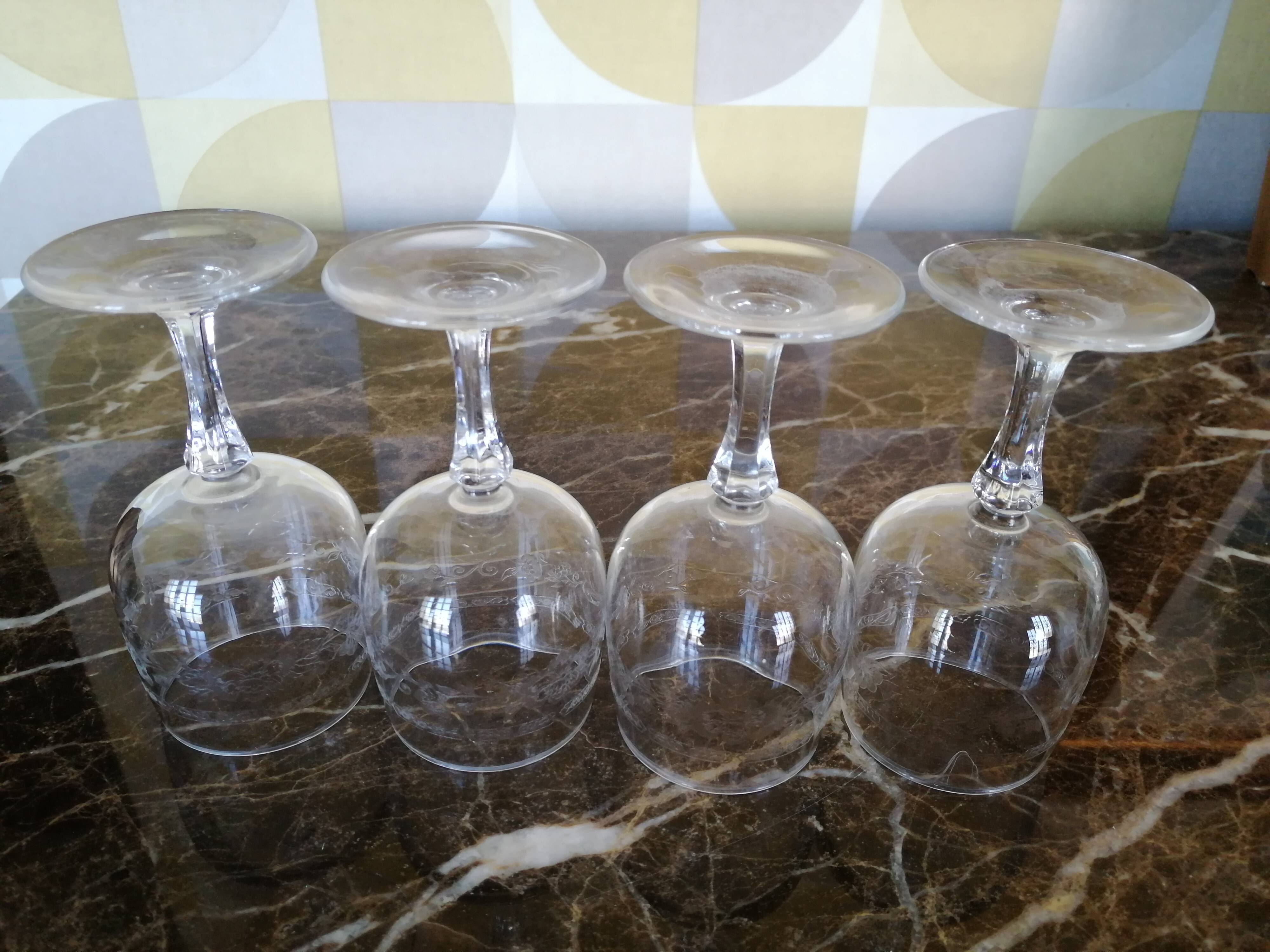 Lot de 4  petits verres  anciens
