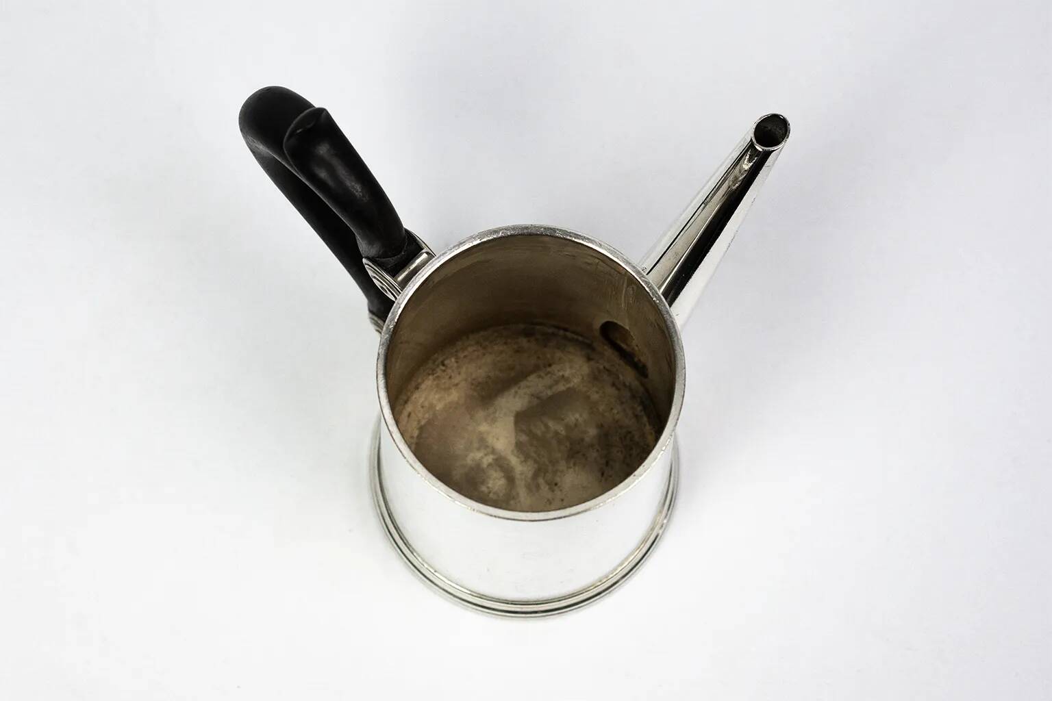 Christofle teapot in silver-plated metal, with a blackened wood handle — late 19th century, early 20th century.