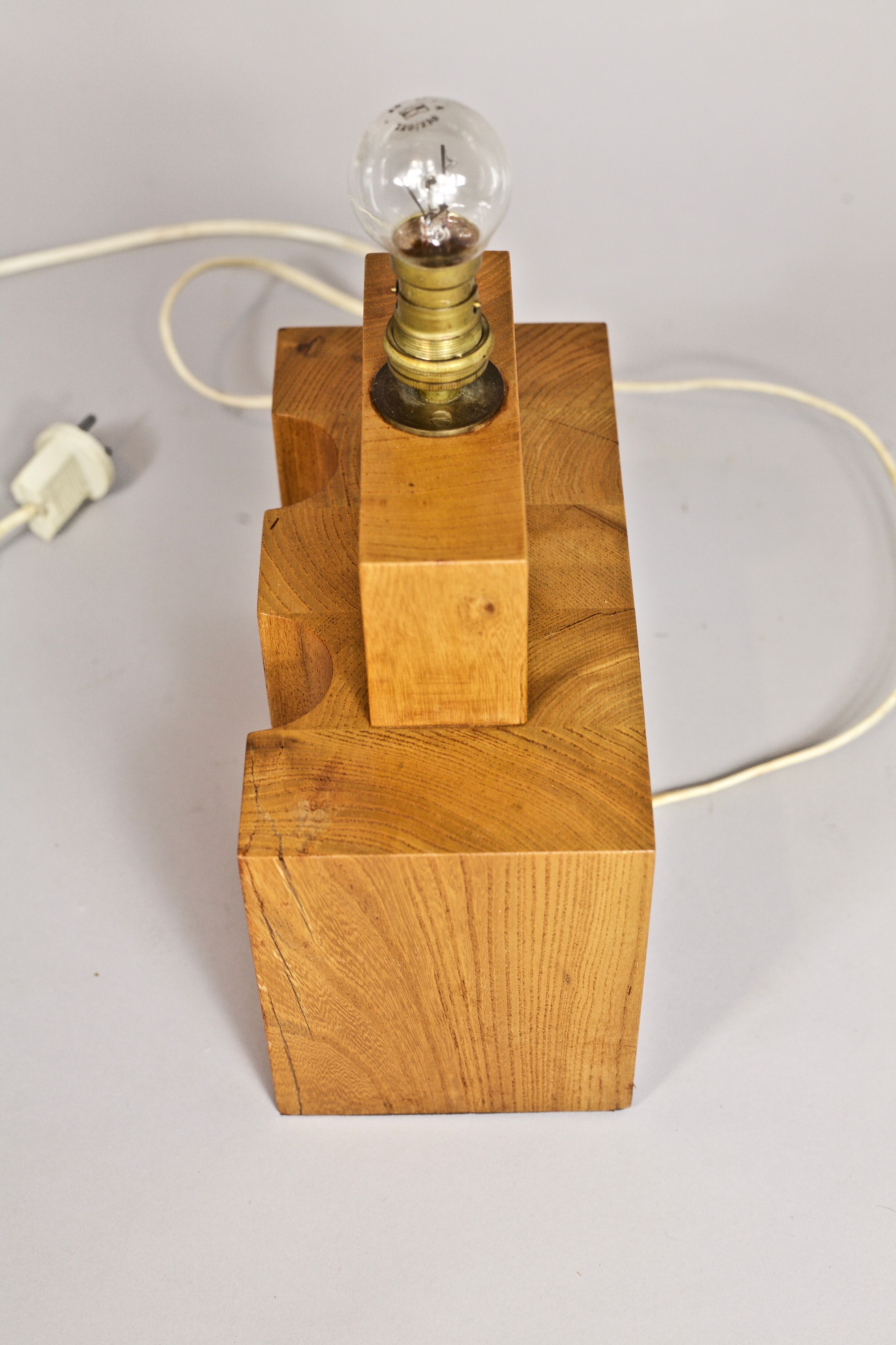 Constructivist wooden lamp edited by the House renewed circa 1970