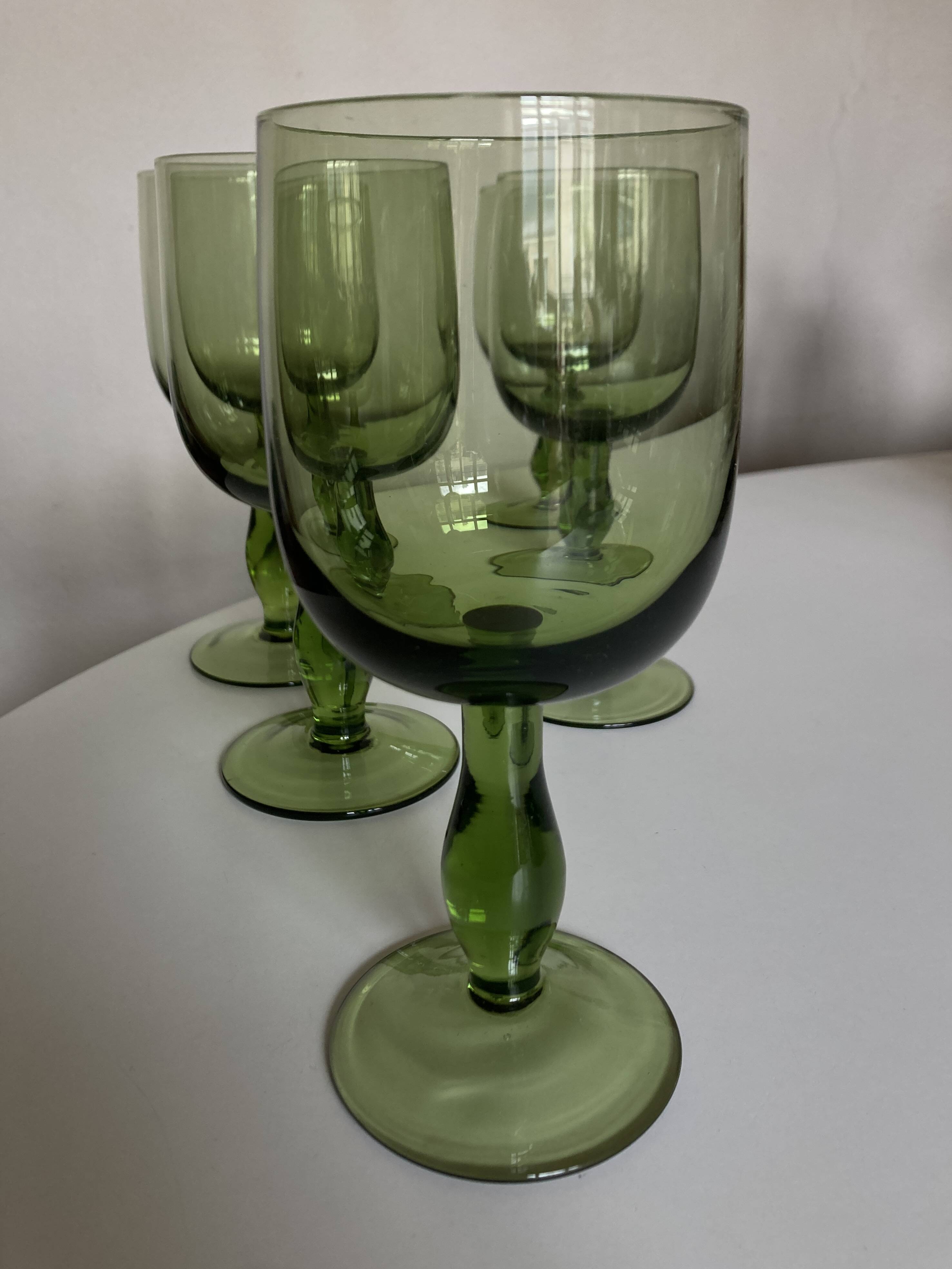 Set of 5 XL tulip-shaped blown rosemary green glasses