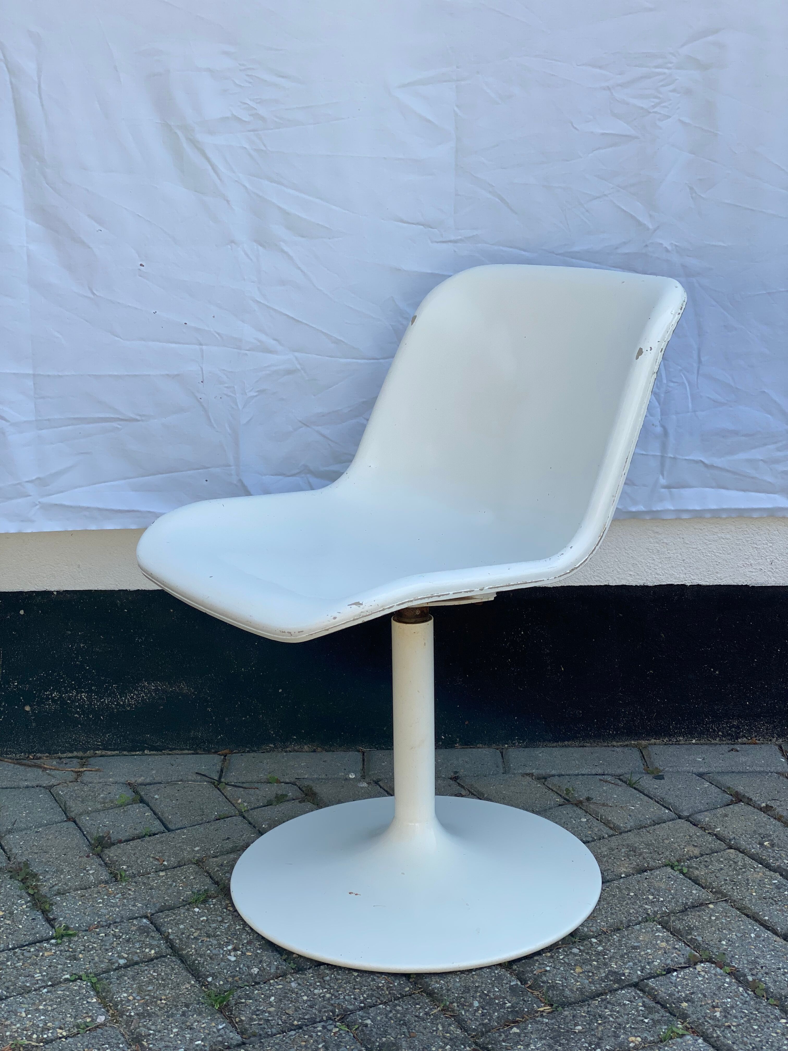 8 vintage Artifort tulip chairs