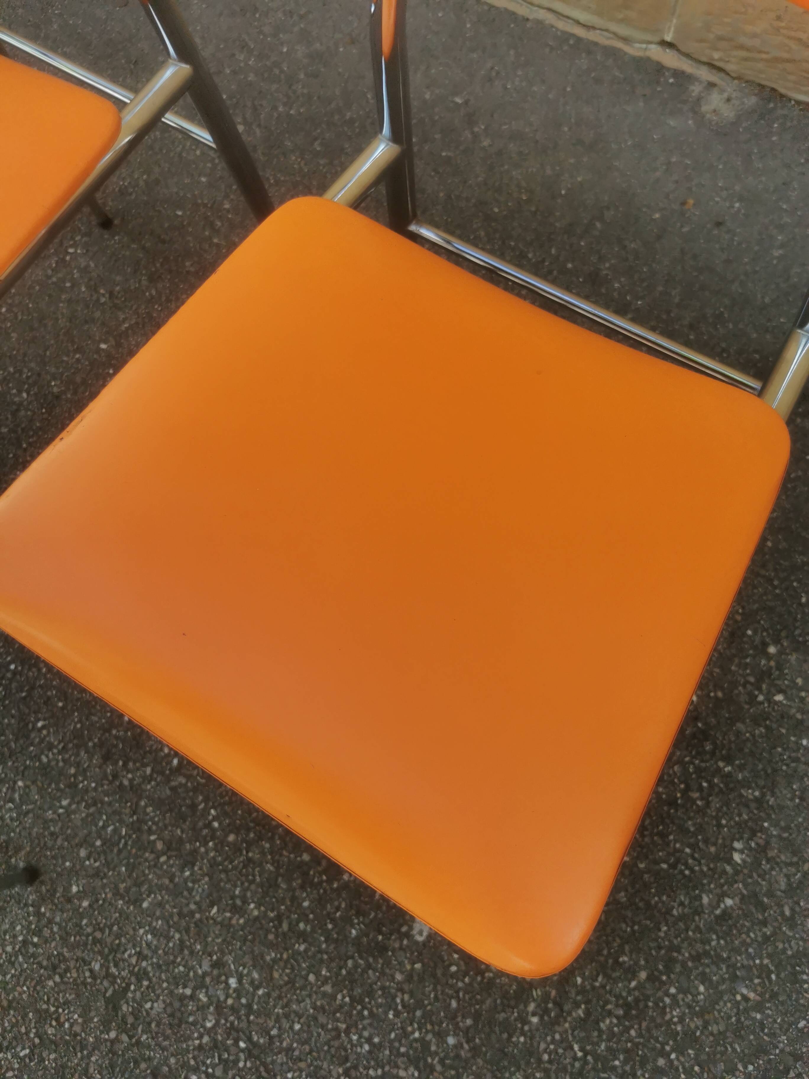 Tubmenager orange vintage chairs