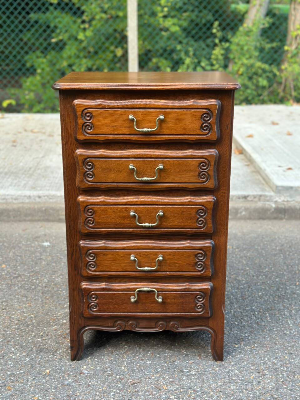 Commode, chiffonnier, semainier style Louis XV en chêne, 1970