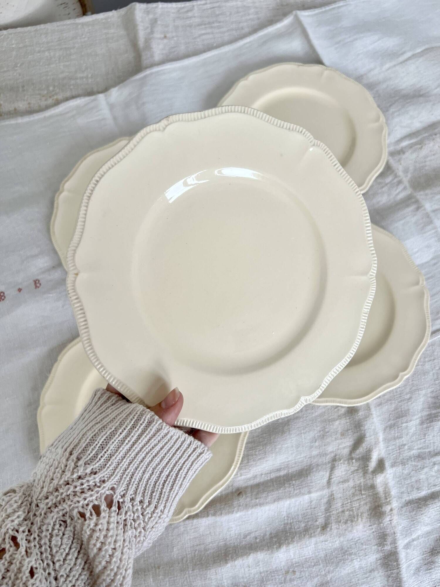 Set of 5 vintage earthenware flat plates stamped Longchamp beige color classic style