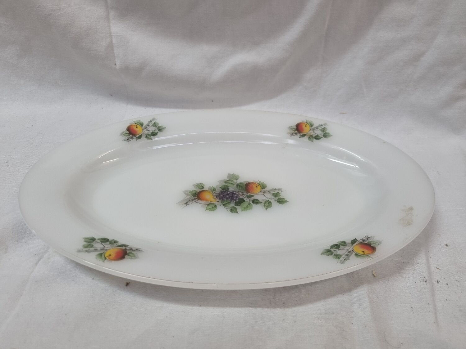 Arcopal fruit serving dish
