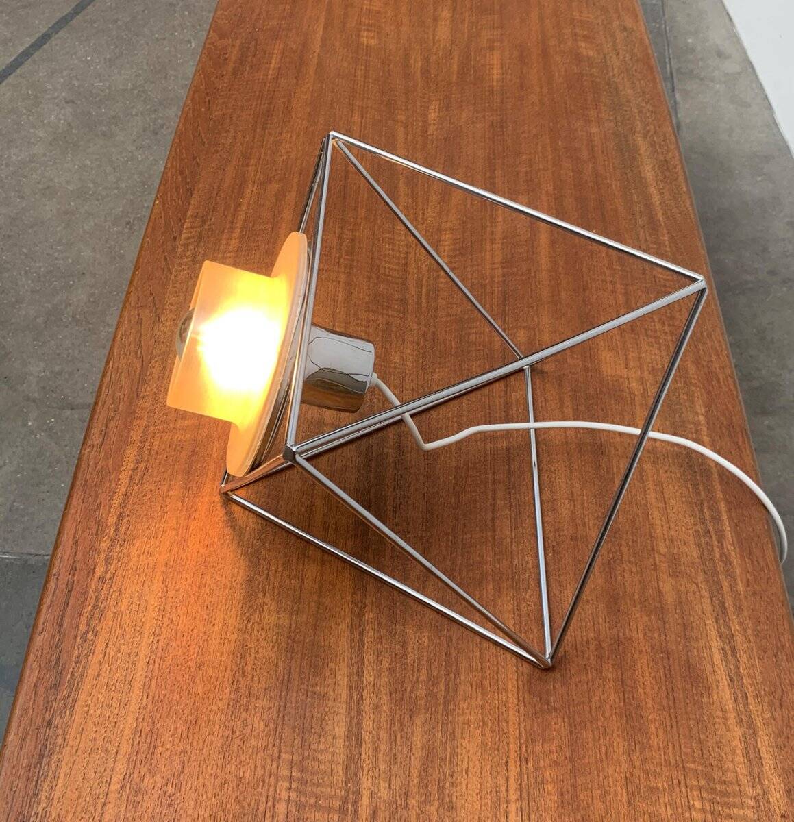 Poliedra table lamp from the Italian space age by Felice Ragazzo for Guzzini