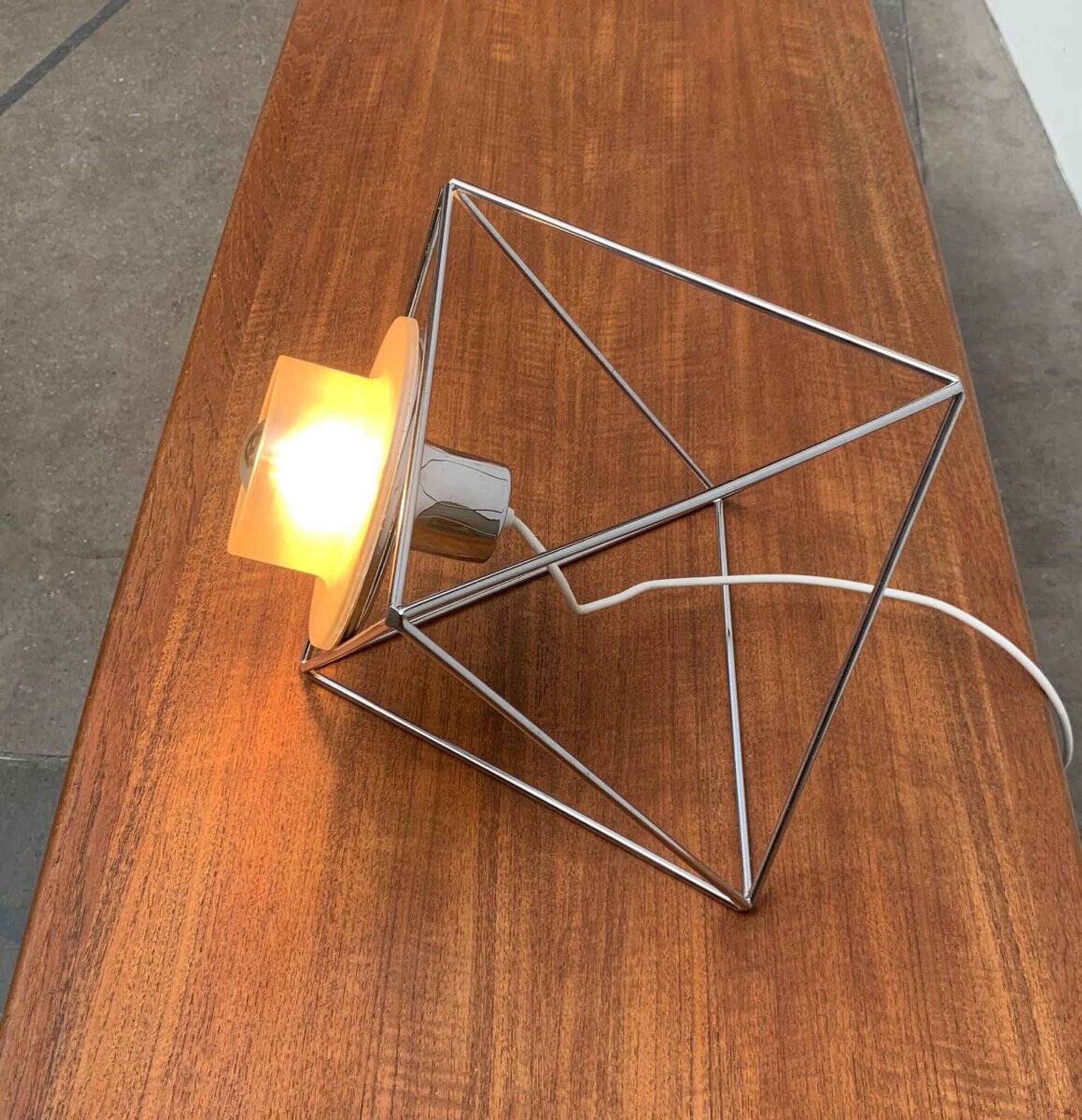 Poliedra table lamp from the Italian space age by Felice Ragazzo for Guzzini