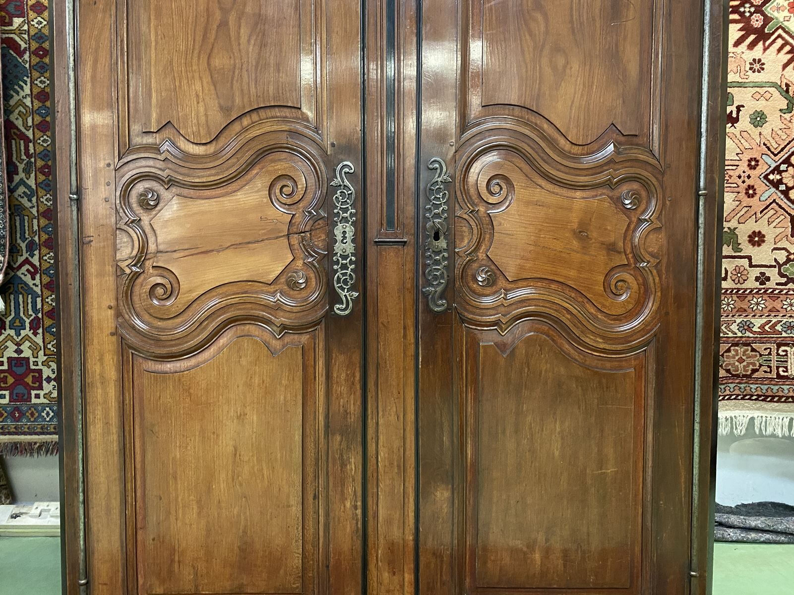 Louis XV walnut cabinet - 18th century