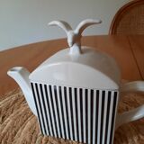 Coffee maker with duo cups
