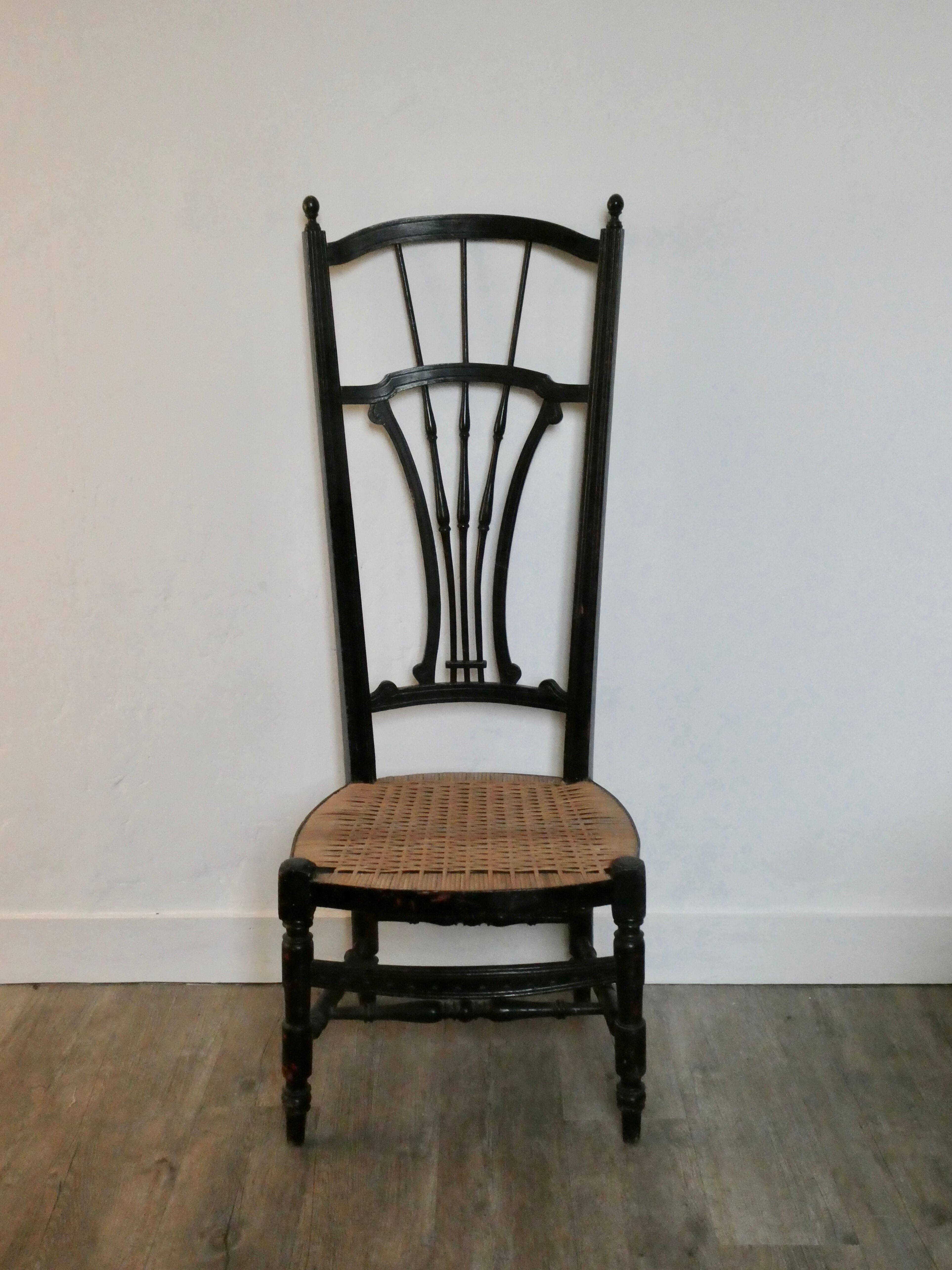 Provencal nanny chair with old canned seat