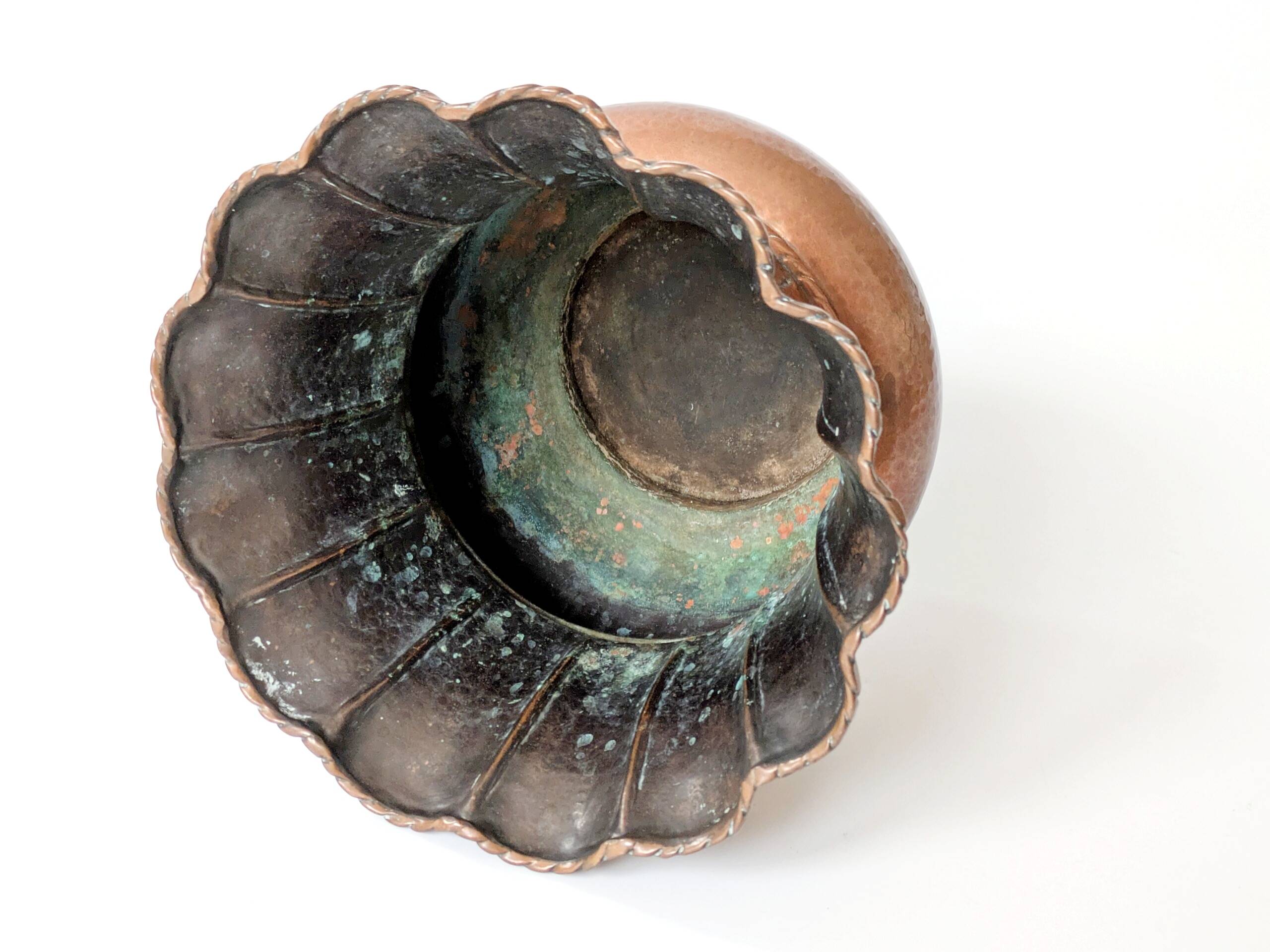 Vintage Italian hammered copper plant pot