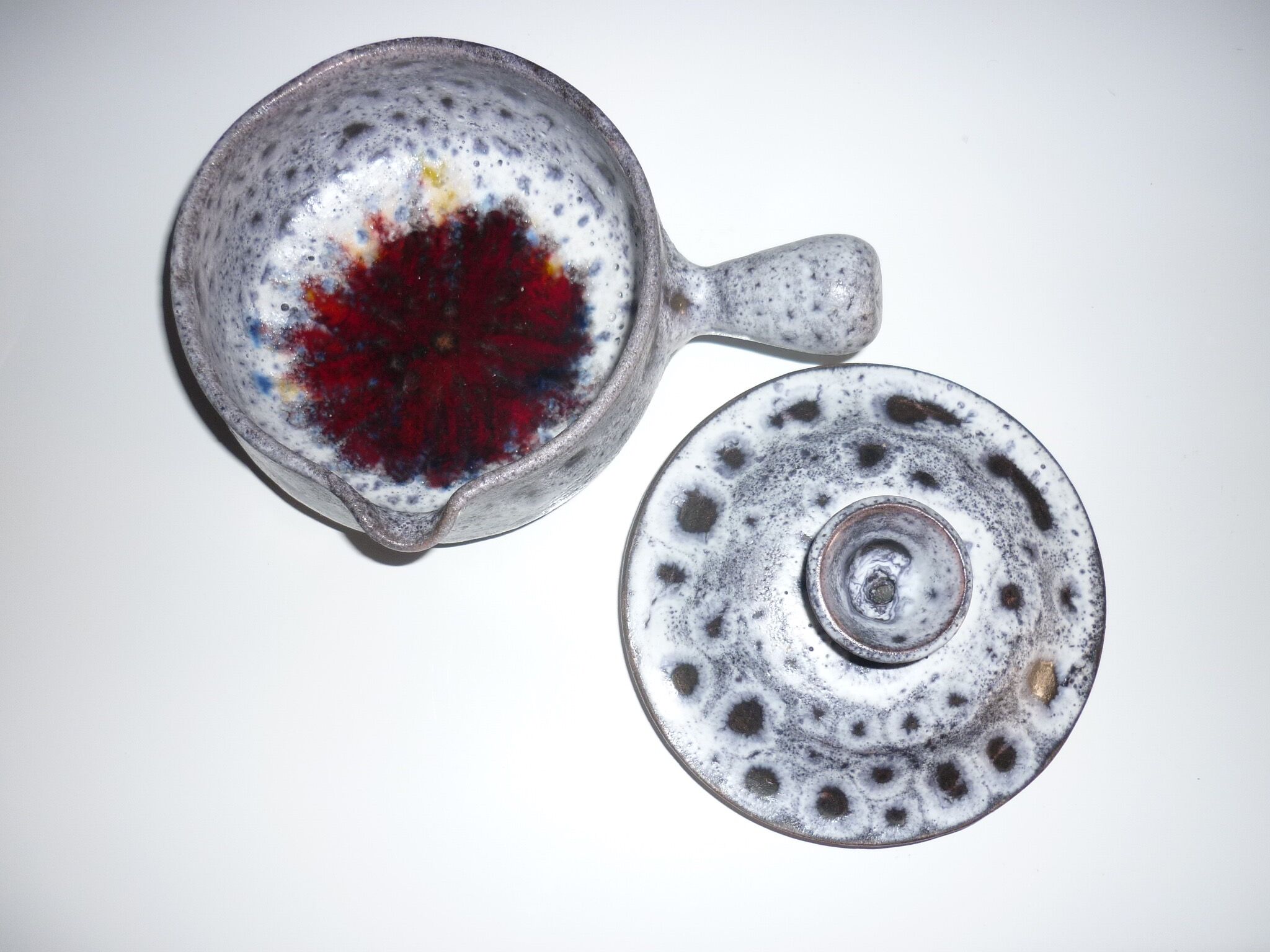 Cassolette style black and grey lava