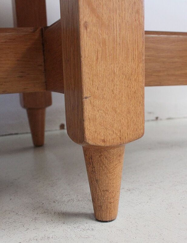 Table de salon en chêne massif, par R. Guillerme et J. Chambron, éditions « Votre Maison » 1960